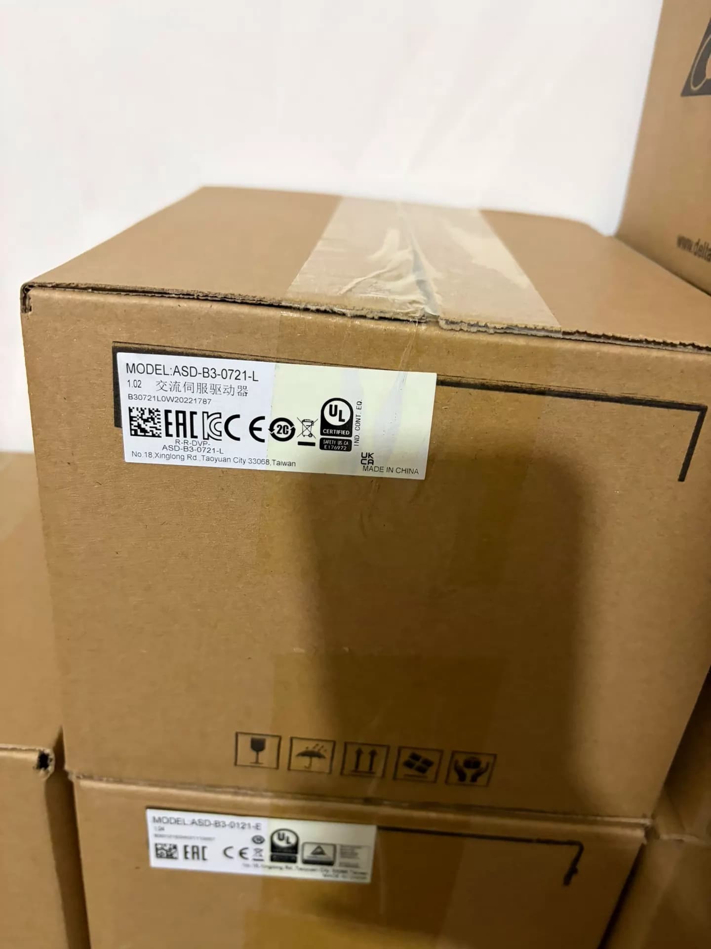 100% zbrusu nový originální a originální Delta ASD-B3-0721-L/750W Frekvenční měniče Pohon Servo Motor