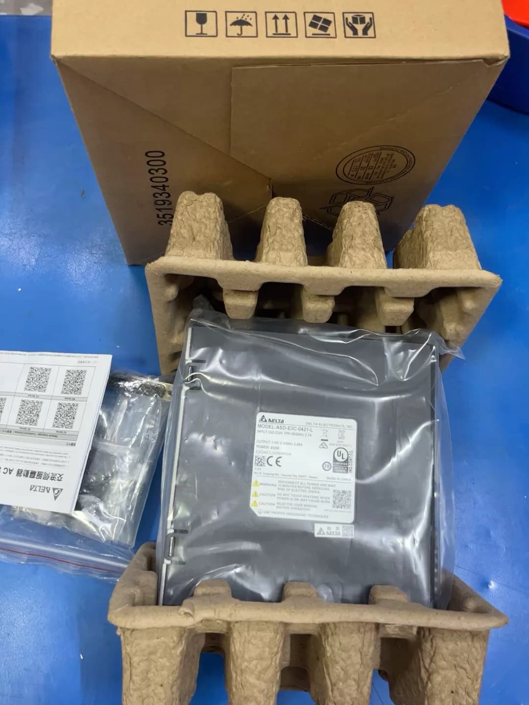 100% zbrusu nový originální a originální Delta ASD-E3-0421-L Frekvenční měniče Pohon Servo Motor