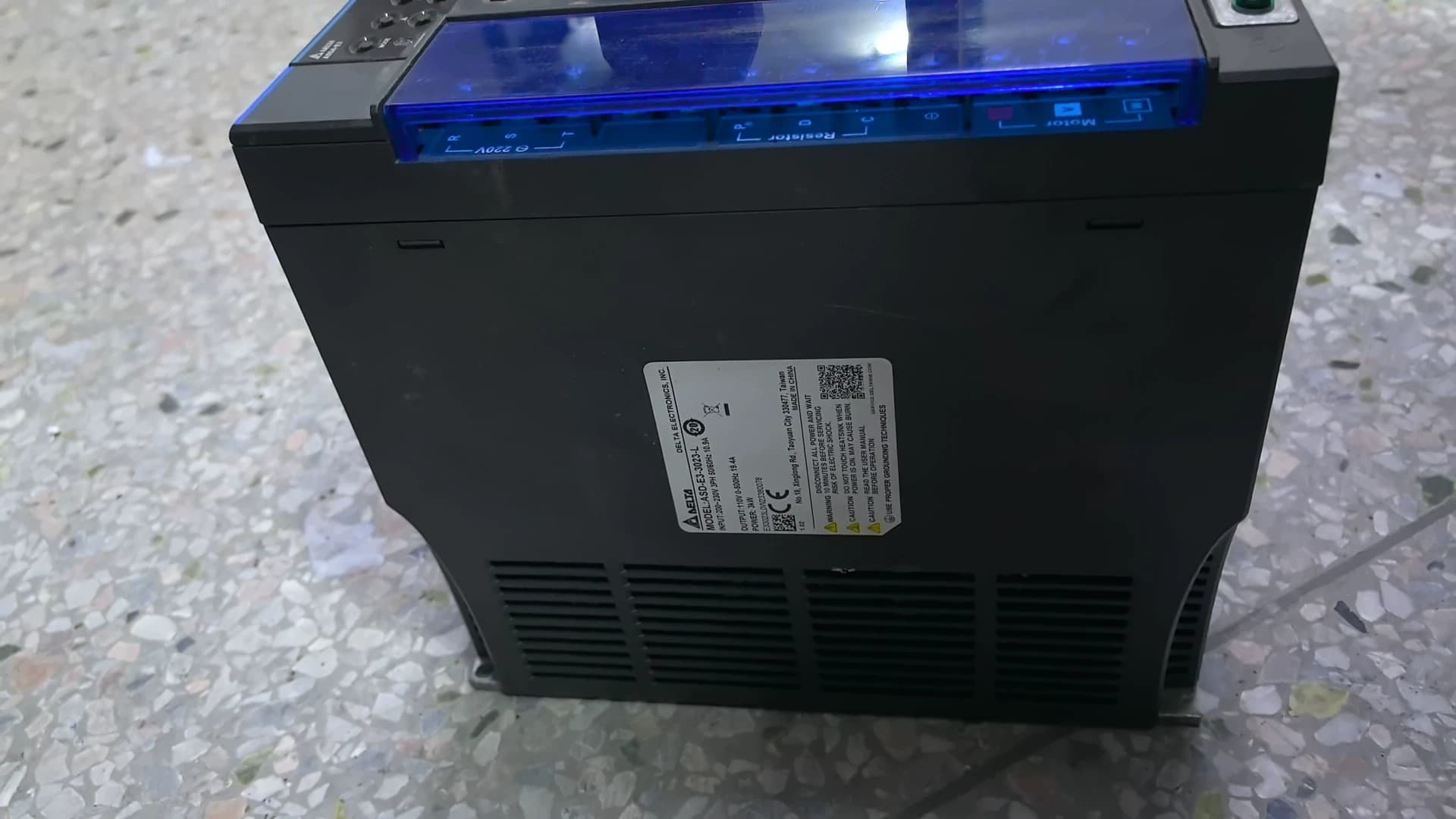 100% zbrusu nový originální a originální Delta ASD-E3-3023-L Frekvenční měniče Pohon Servo Motor