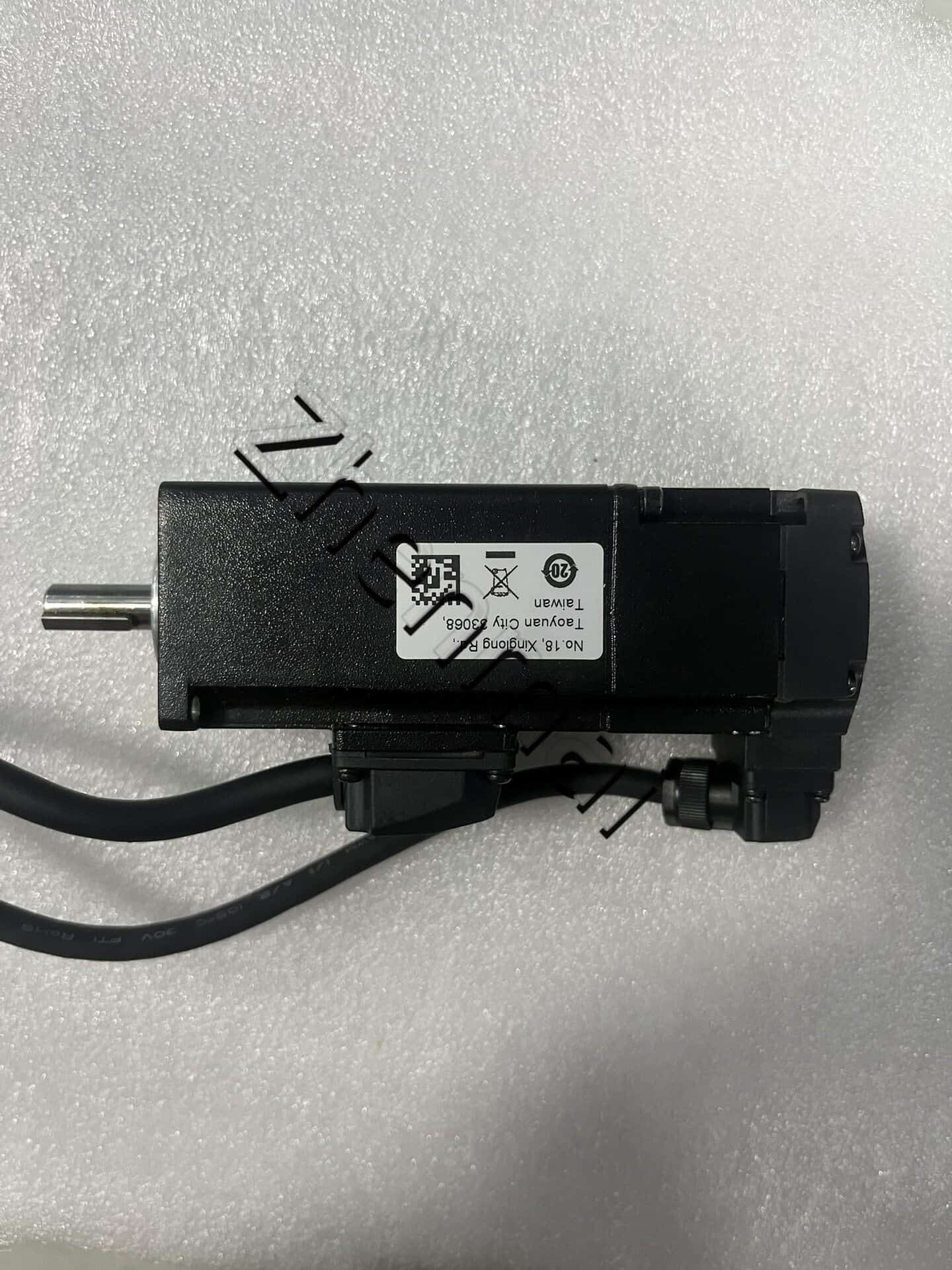 100% zbrusu nový originální a originální Delta ECM-B3L-C20401SS1 Frekvenční měniče Pohon Servomotor