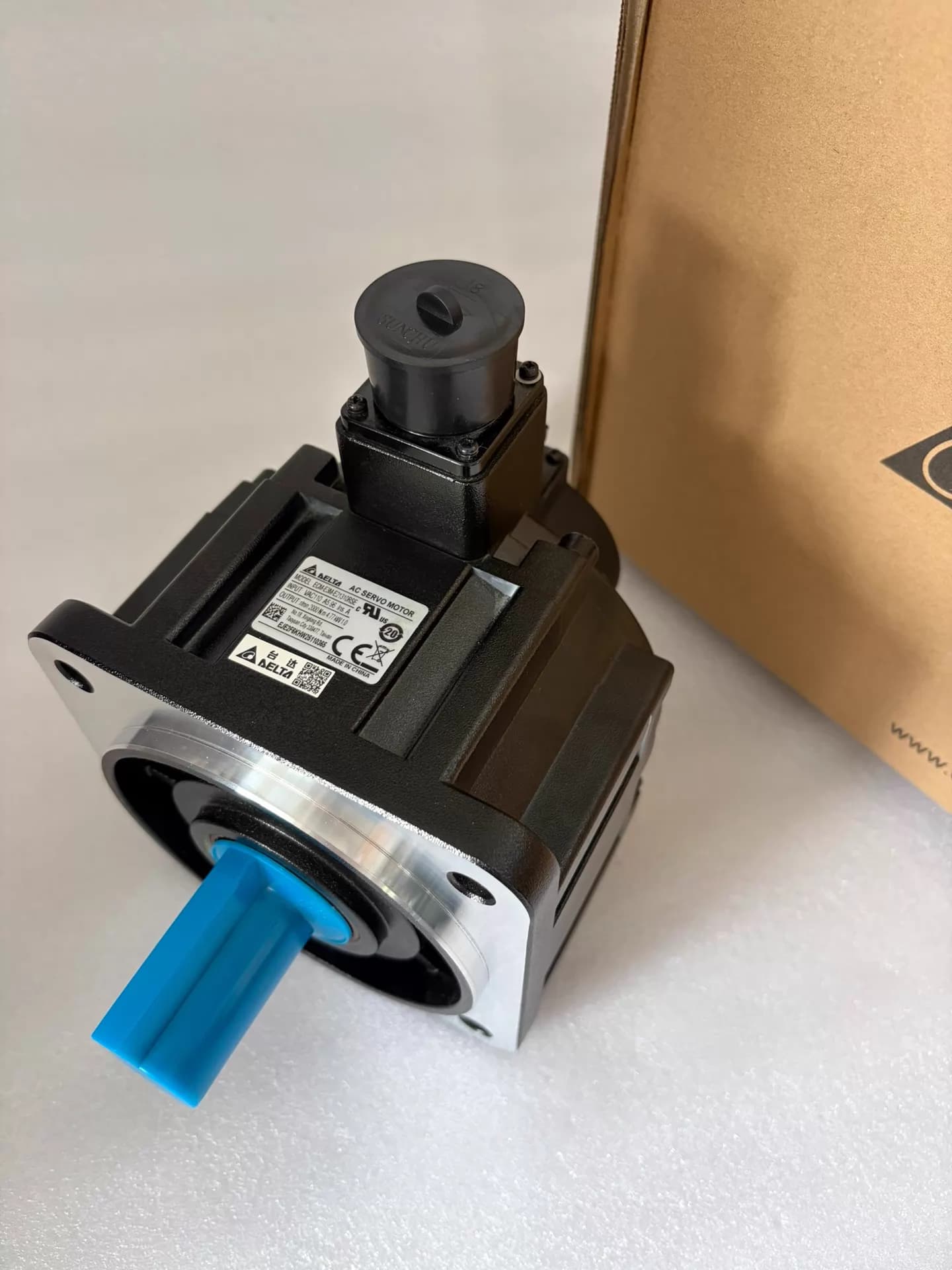100% zbrusu nový originální a originální Delta ECM-E3M-E21310RSE Frekvenční měniče Pohon Servo Motor