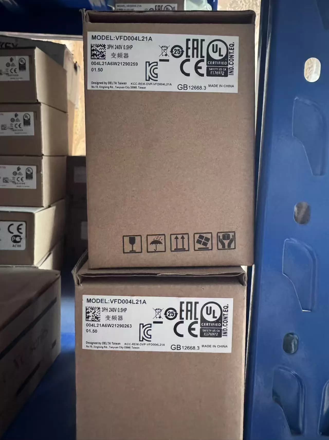 100% zbrusu nový originální a originální Delta VFD004EL21A Frekvenční měniče Pohon Servo Motor
