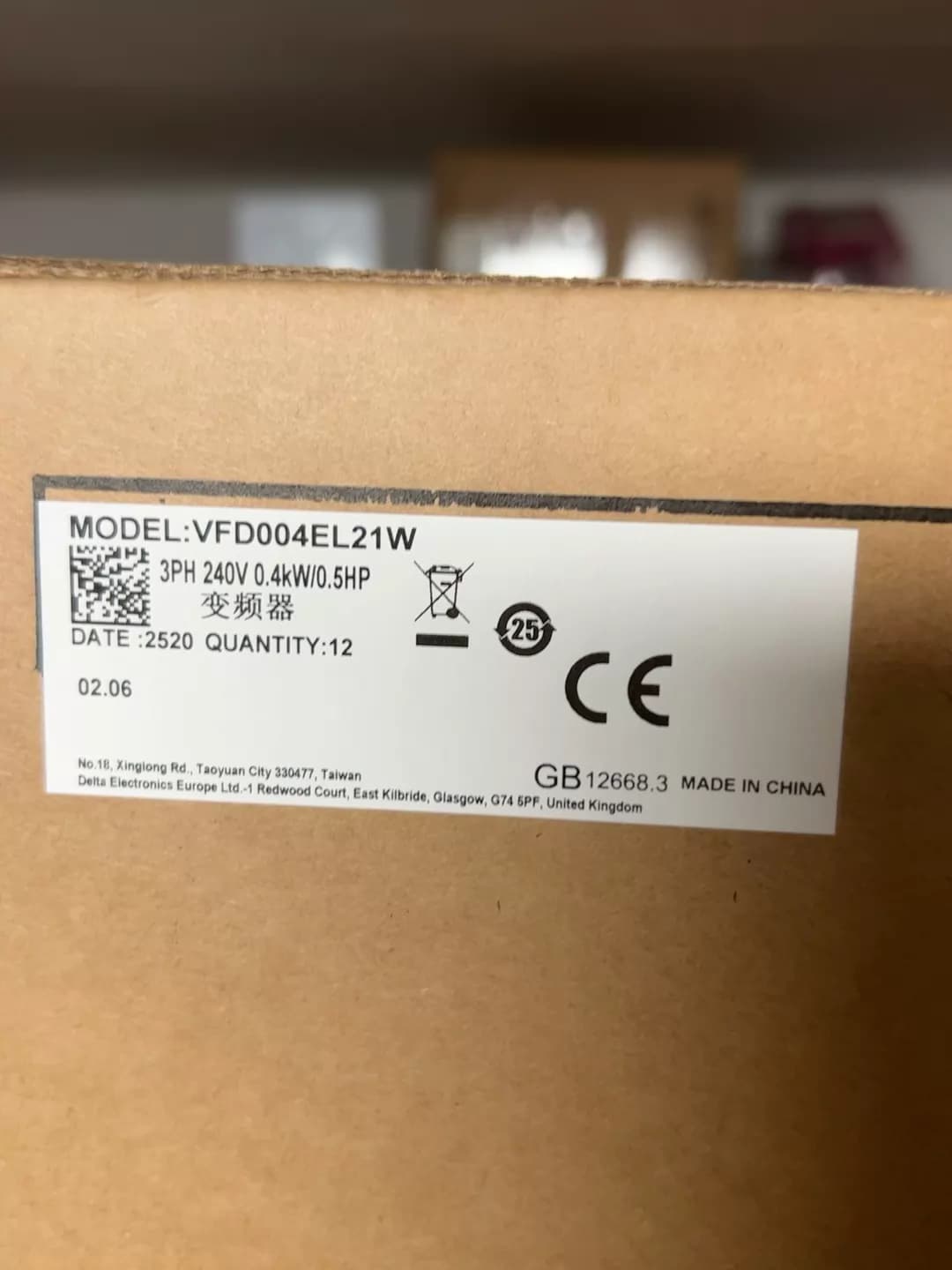 100% zbrusu nový originální a originální Delta VFD004EL21W Frekvenční měniče Pohon Servo Motor
