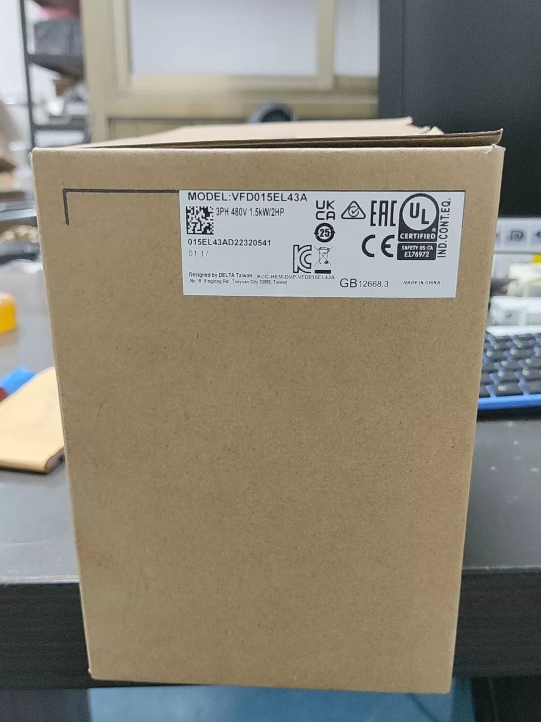 100% zbrusu nový originální a originální Delta VFD015EL43A Frekvenční měniče Pohon Servo Motor