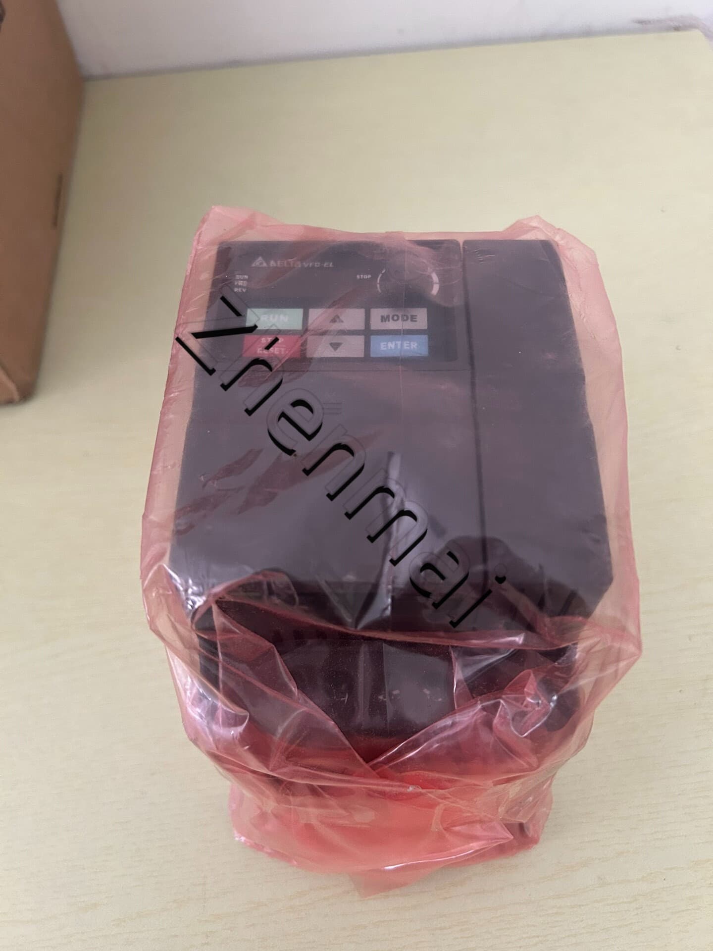 100% zbrusu nový originální a originální Delta VFD022EL43A Frekvenční měniče Pohon Servo Motor
