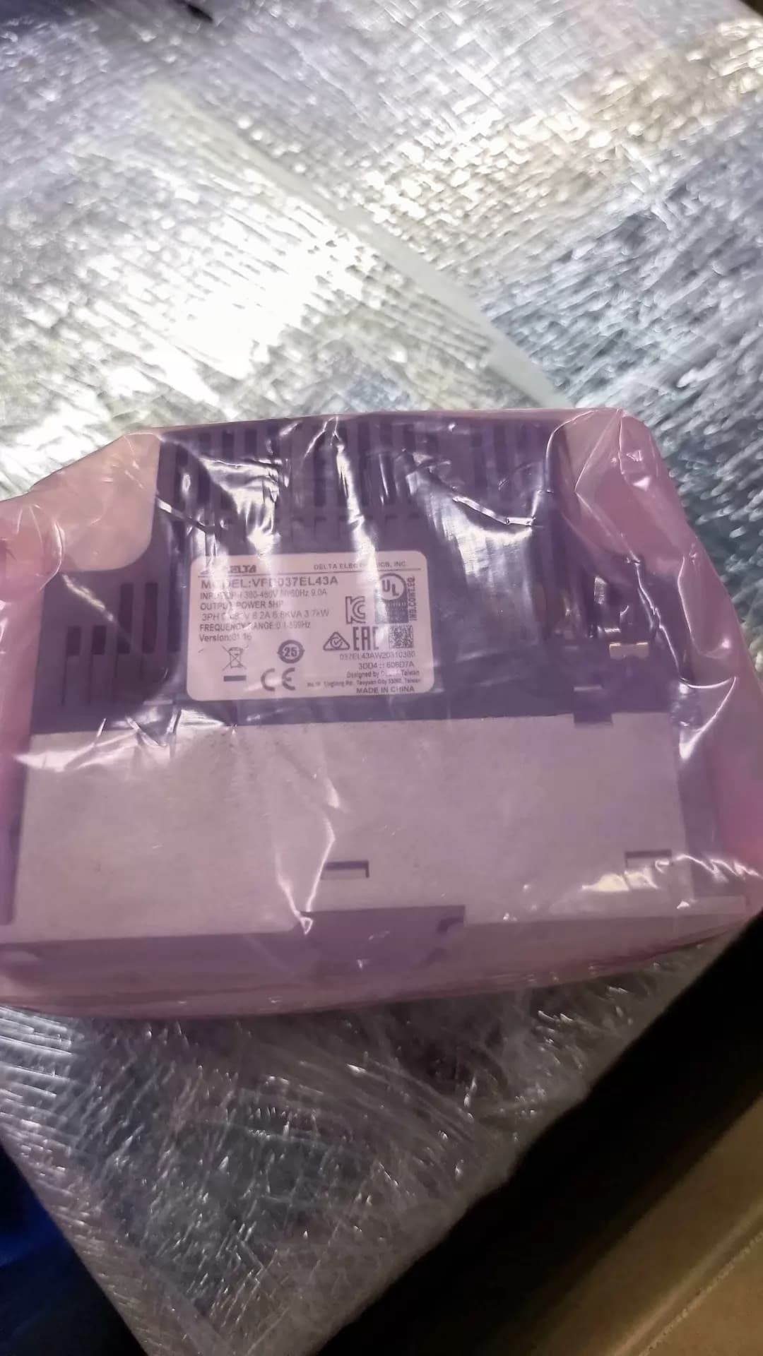 100% zbrusu nový originální a originální Delta VFD037EL43A Frekvenční měniče Pohon Servo Motor