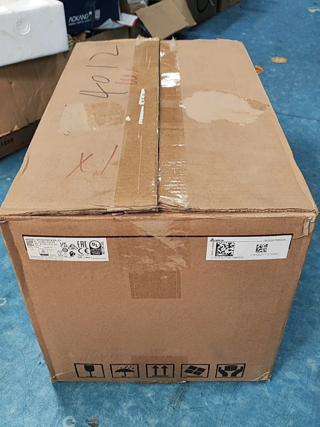100% zbrusu nový originální a originální Delta VFD075C43A-21 Frekvenční měniče Pohon Servomotor