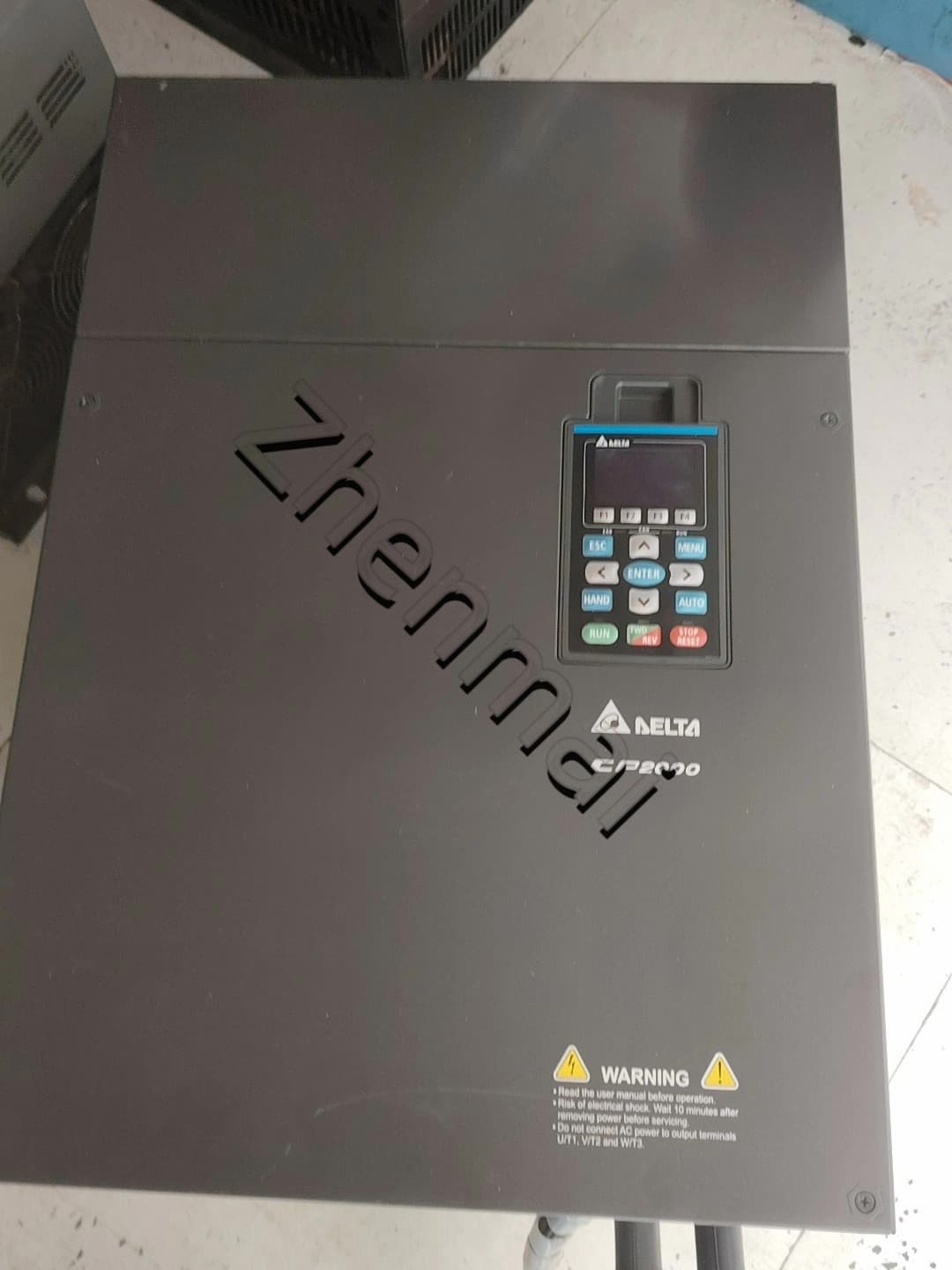 100% zbrusu nový originální a originální Delta VFD1100CP43A-00 380V110KW Frekvenční měniče Pohon Servo Motor