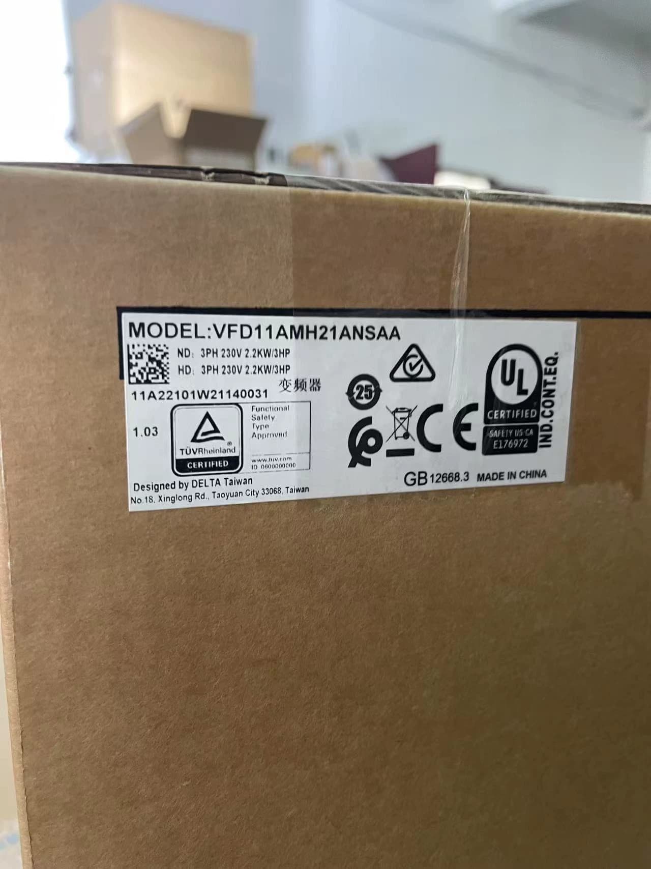 100% zbrusu nový originální a originální Delta VFD11AMH21ANSAA 2,2KW 220V Frekvenční měniče Pohon Servo Motor