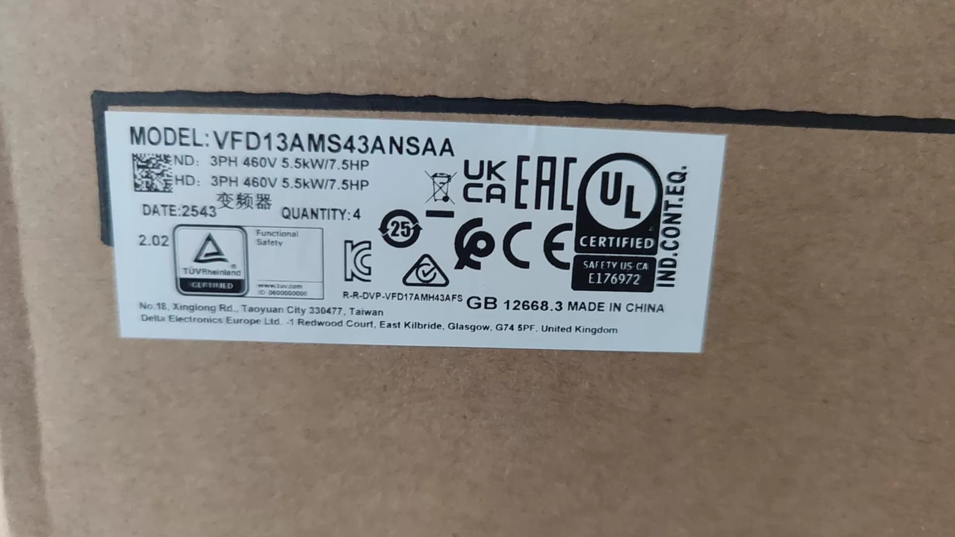 100% zbrusu nový originální a originální Delta VFD13AMH43ANSAA 5,5KW Frekvenční měniče Pohon Servo Motor