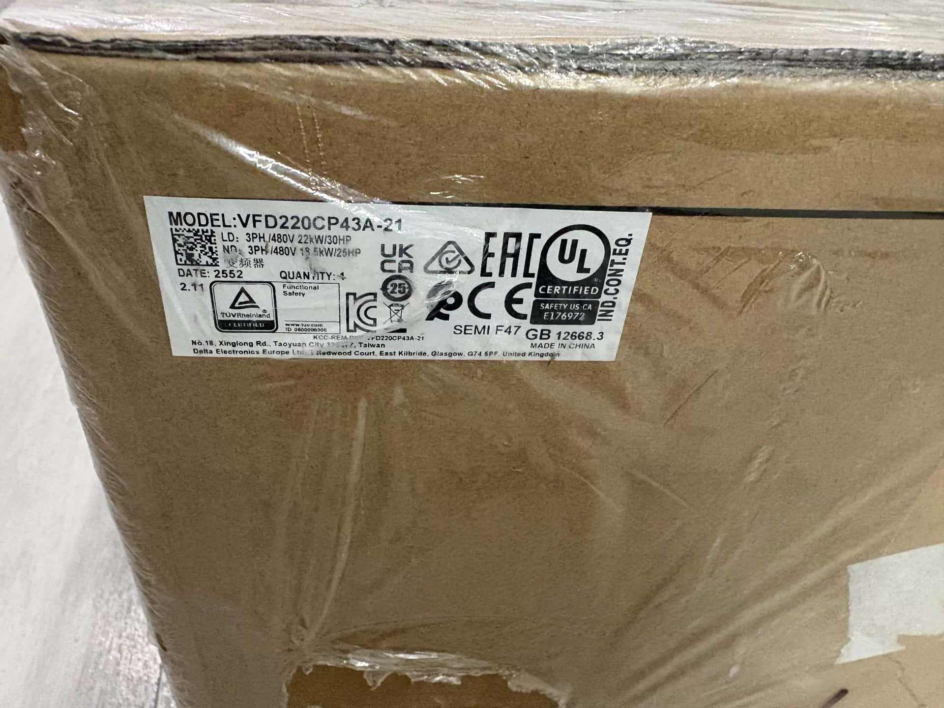 100% zbrusu nový, originální a originální Delta VFD220CP43A-21 380V22KW Frekvenční měniče Pohon Servo Motor