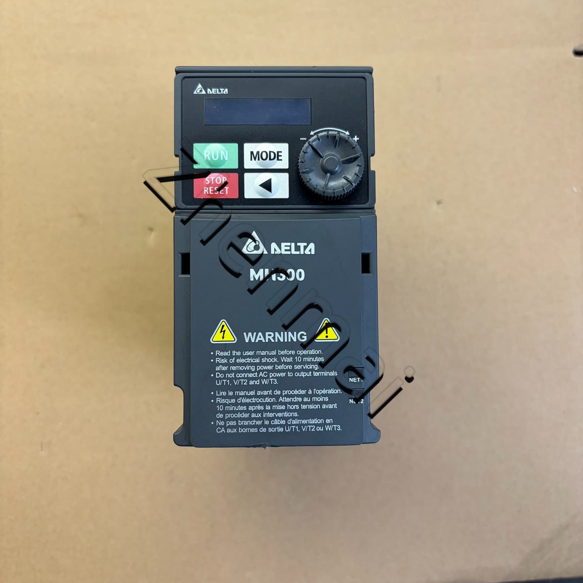 100% zbrusu nový originální a originální Delta VFD2A8MH21ANSAA 0,4KW 220V Frekvenční měniče Pohon Servo Motor