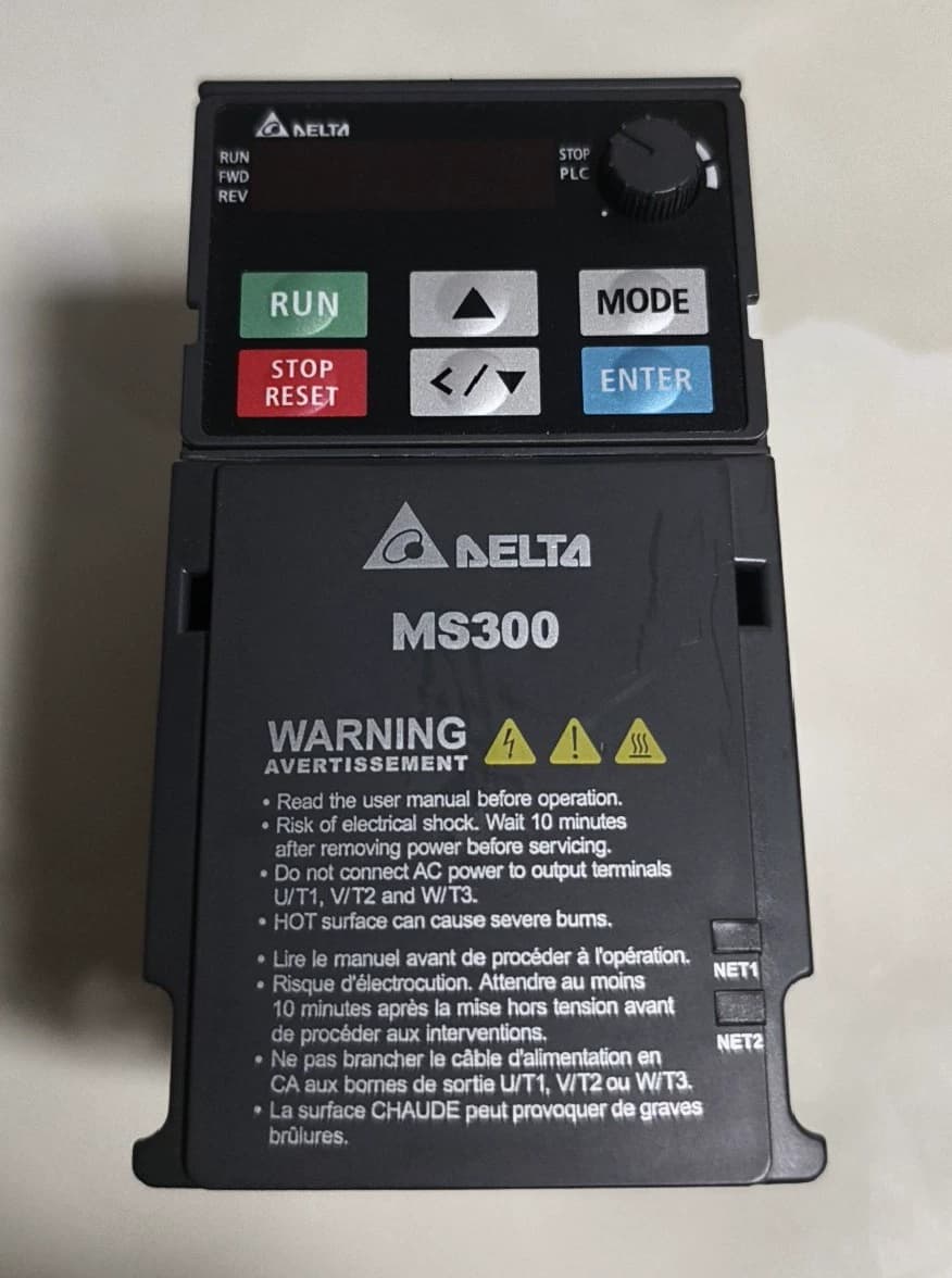 100% zbrusu nový originální a originální Delta VFD2A8MS23ANSAA 220V/0,4KW Frekvenční měniče Pohon Servo Motor