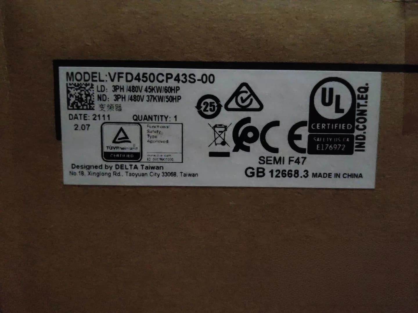 100% zbrusu nový originální a originální Delta VFD450CP43S-00 380V45KW Frekvenční měniče Pohon Servo Motor