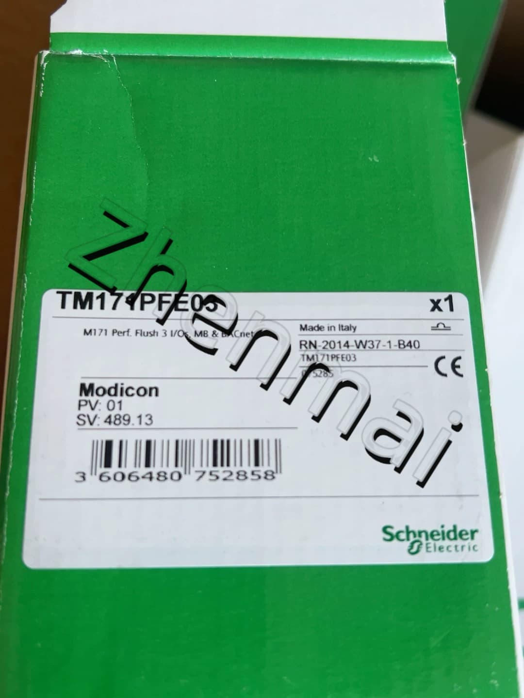 100% zbrusu nový, originální a originální Schneider TM171PFE03 Frekvenční měniče, jističe, stykače, ochranná zařízení