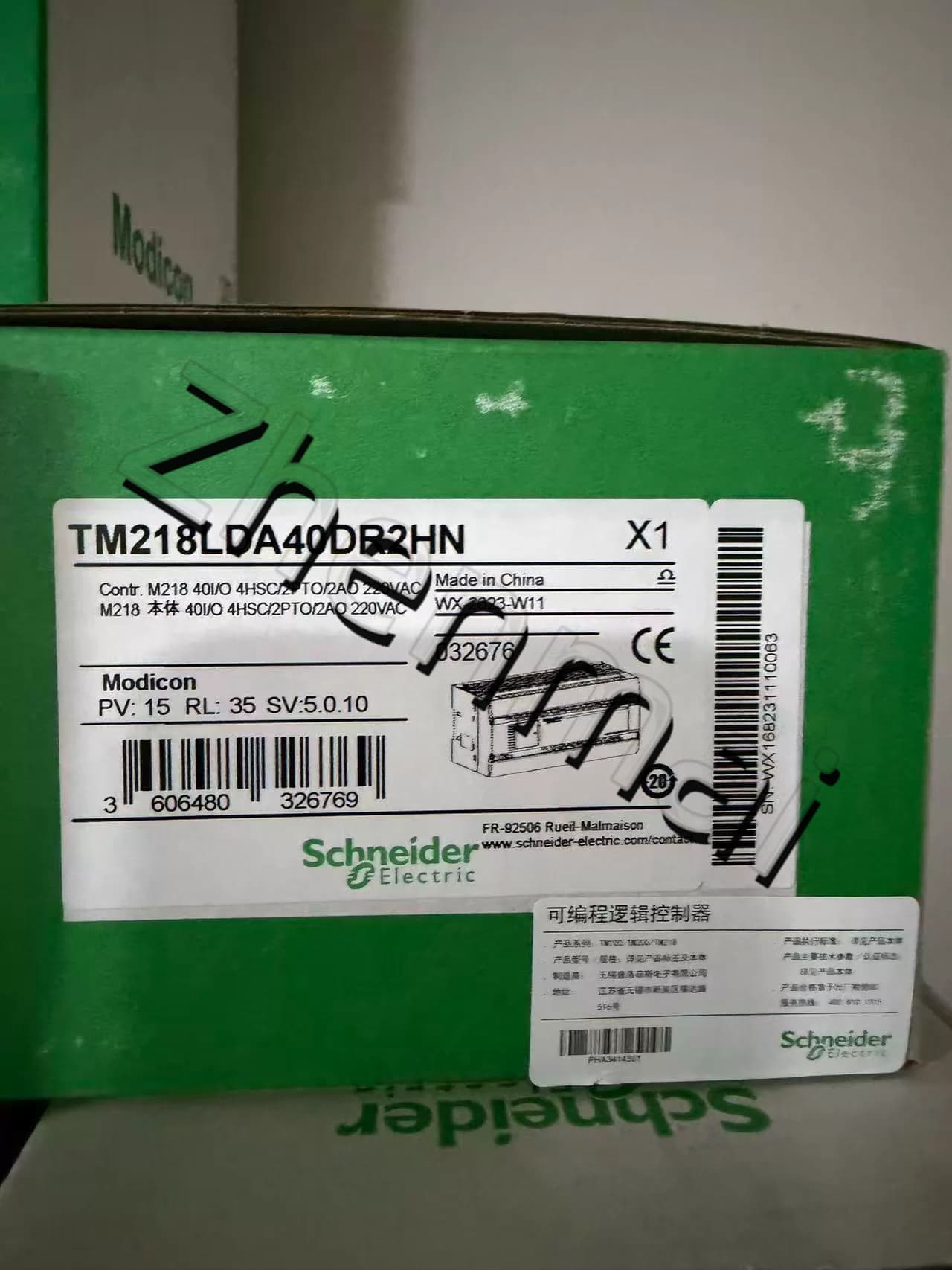 100% zbrusu nový, originální a originální Schneider TM218LDA40DR2HN Frekvenční měniče, jističe, stykače, ochranná zařízení