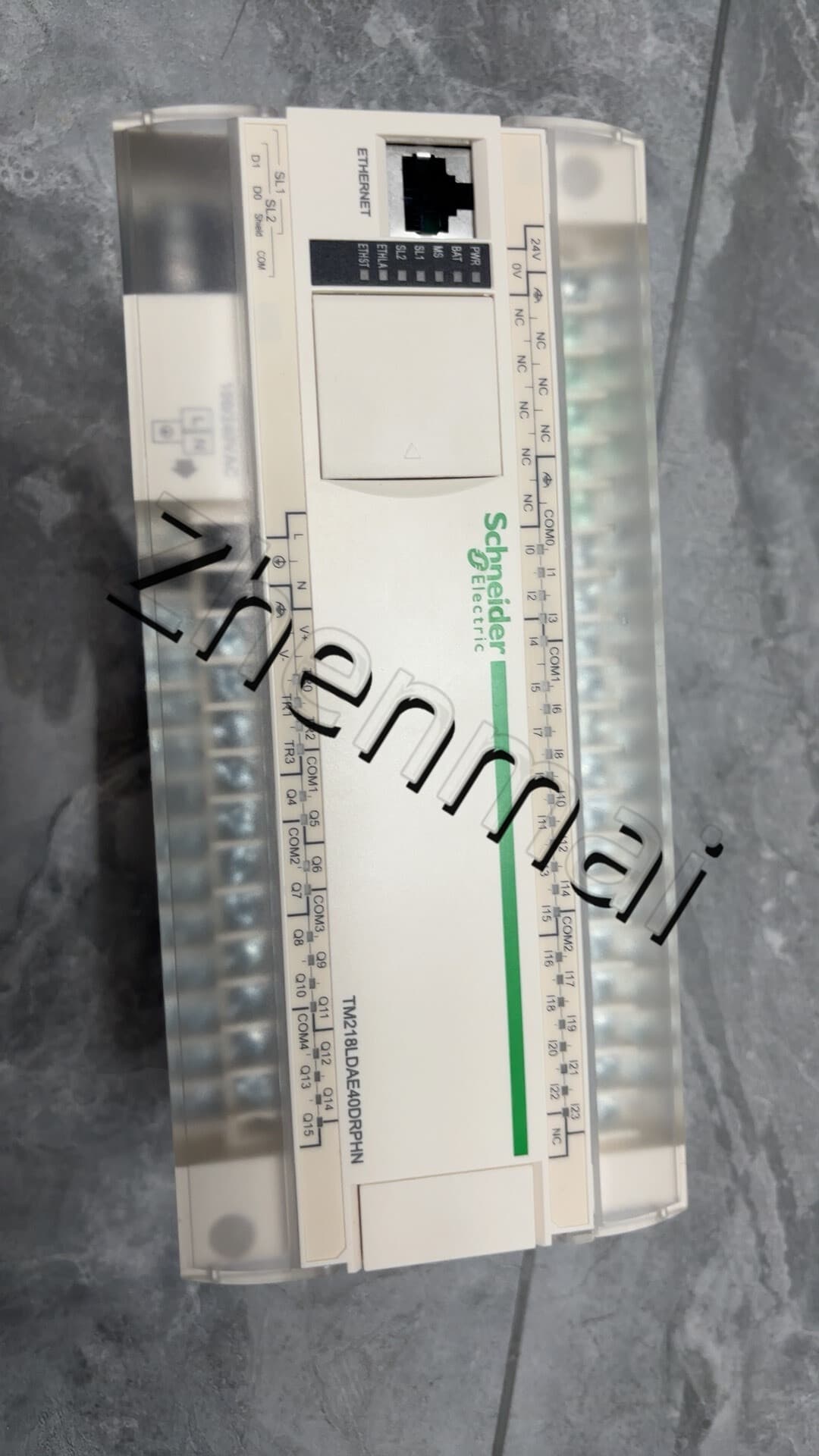 100% zbrusu nový, originální a originální Schneider TM218LDAE24DRHN Frekvenční měniče, jističe, stykače, ochranná zařízení