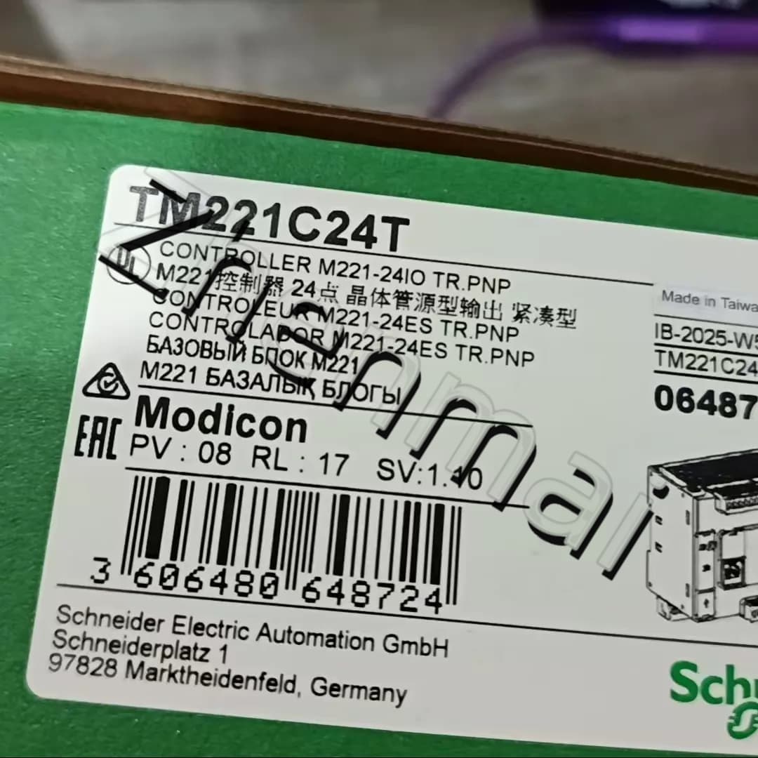 100% zbrusu nový, originální a originální Schneider TM221CE24T Frekvenční měniče, jističe, stykače, ochranná zařízení