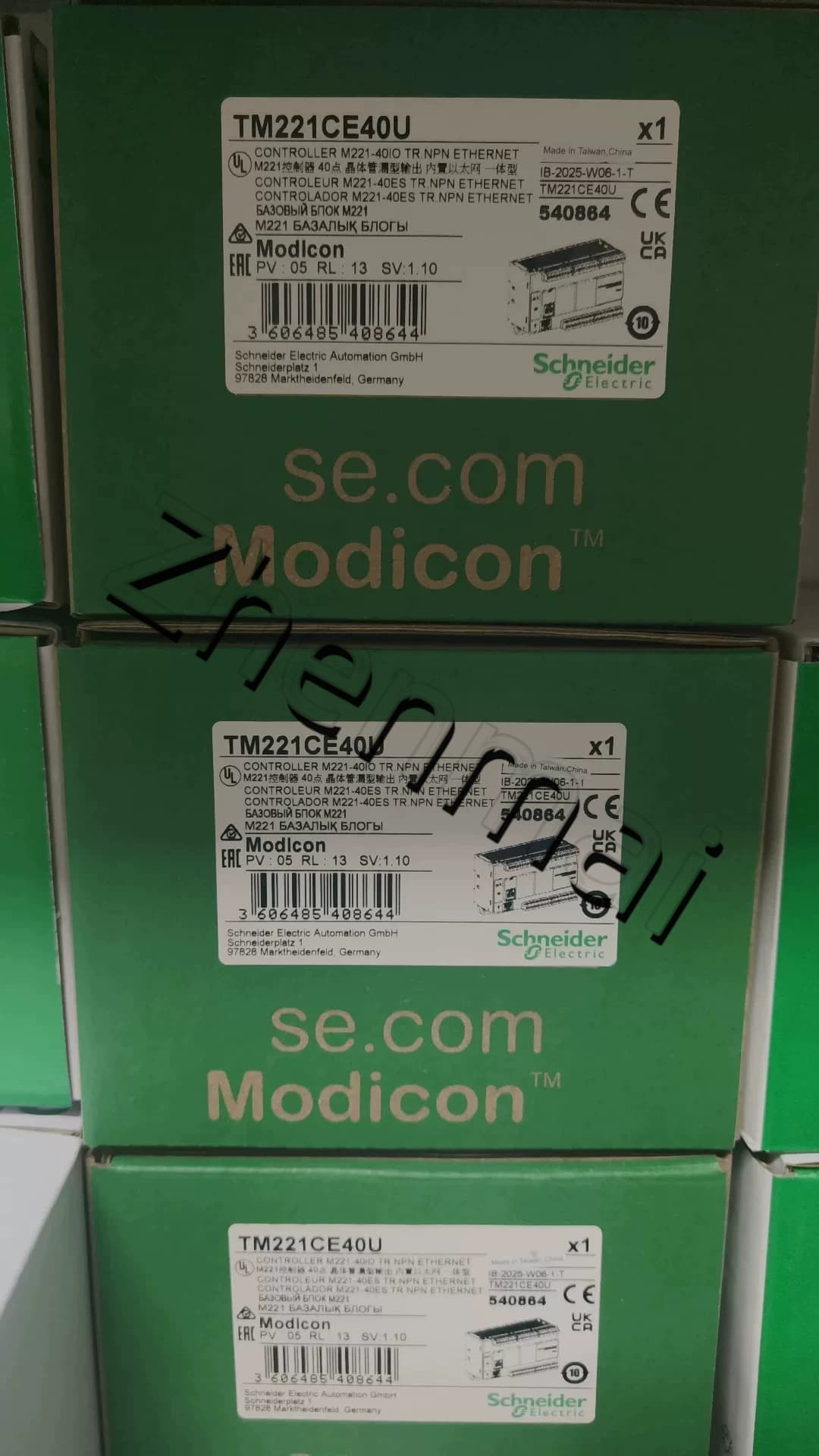 100% zbrusu nový, originální a originální Schneider TM221CE40U Frekvenční měniče, jističe, stykače, ochranná zařízení
