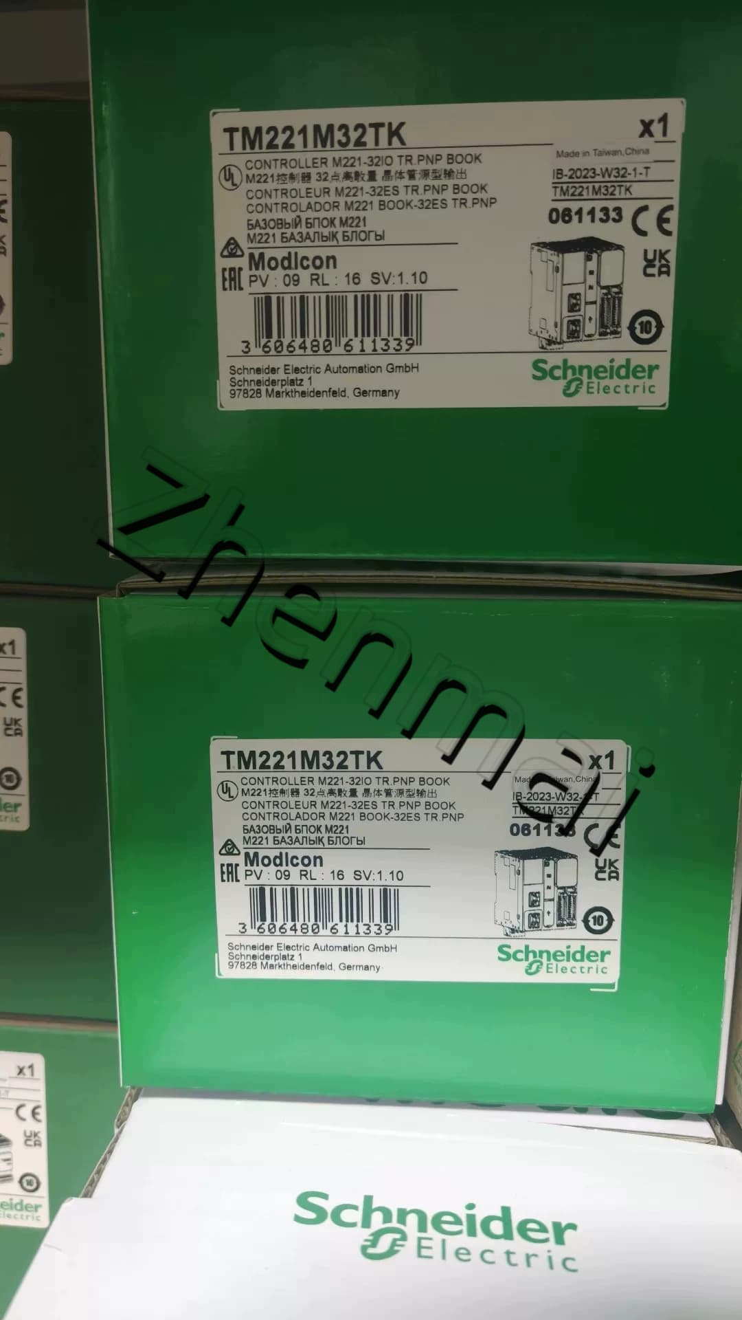 100% zbrusu nový, originální a originální Schneider TM221M32TK Frekvenční měniče, jističe, stykače, ochranná zařízení