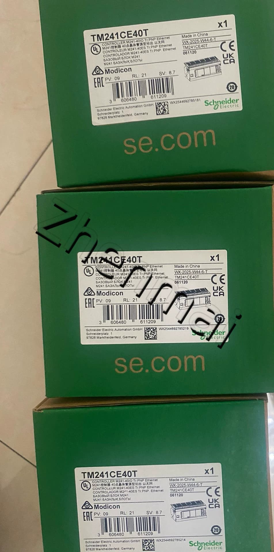 100% zbrusu nový, originální a originální Schneider TM241CE40T Frekvenční měniče, jističe, stykače, ochranná zařízení
