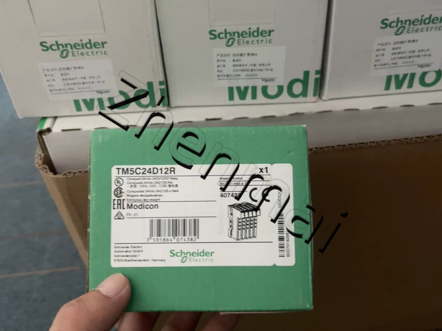 100% zbrusu nový, originální a originální Schneider TM5C24D12R Frekvenční měniče, jističe, stykače, ochranná zařízení