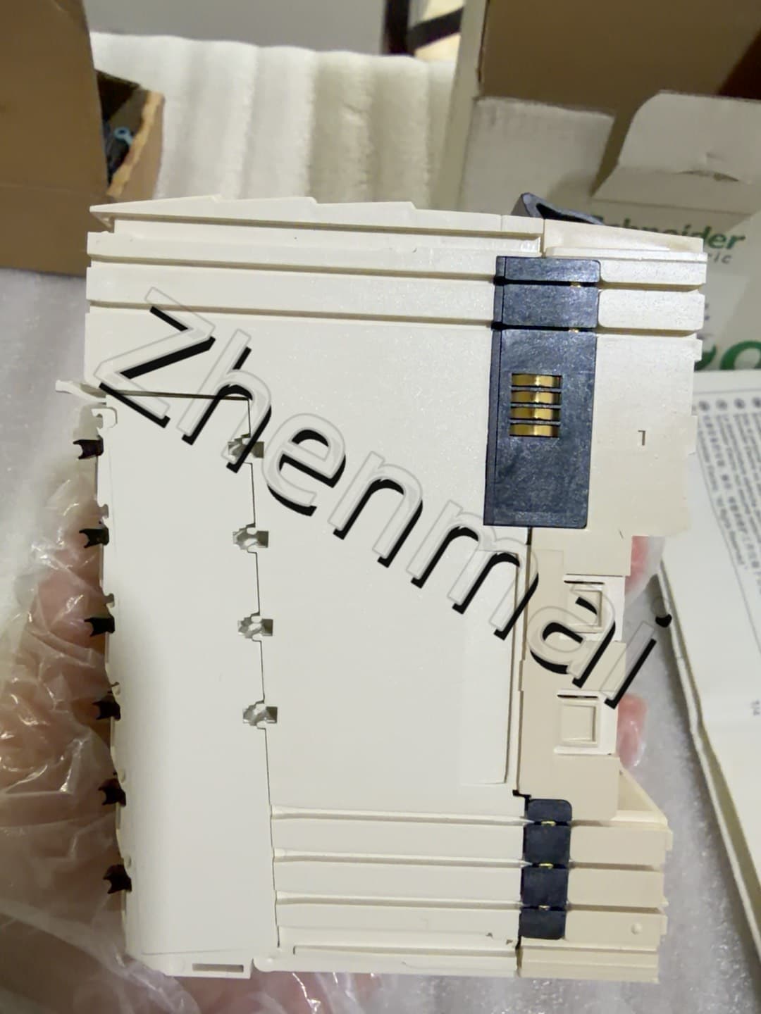 100% zbrusu nový, originální a originální Schneider TM5C24D18T Frekvenční měniče, jističe, stykače, ochranná zařízení