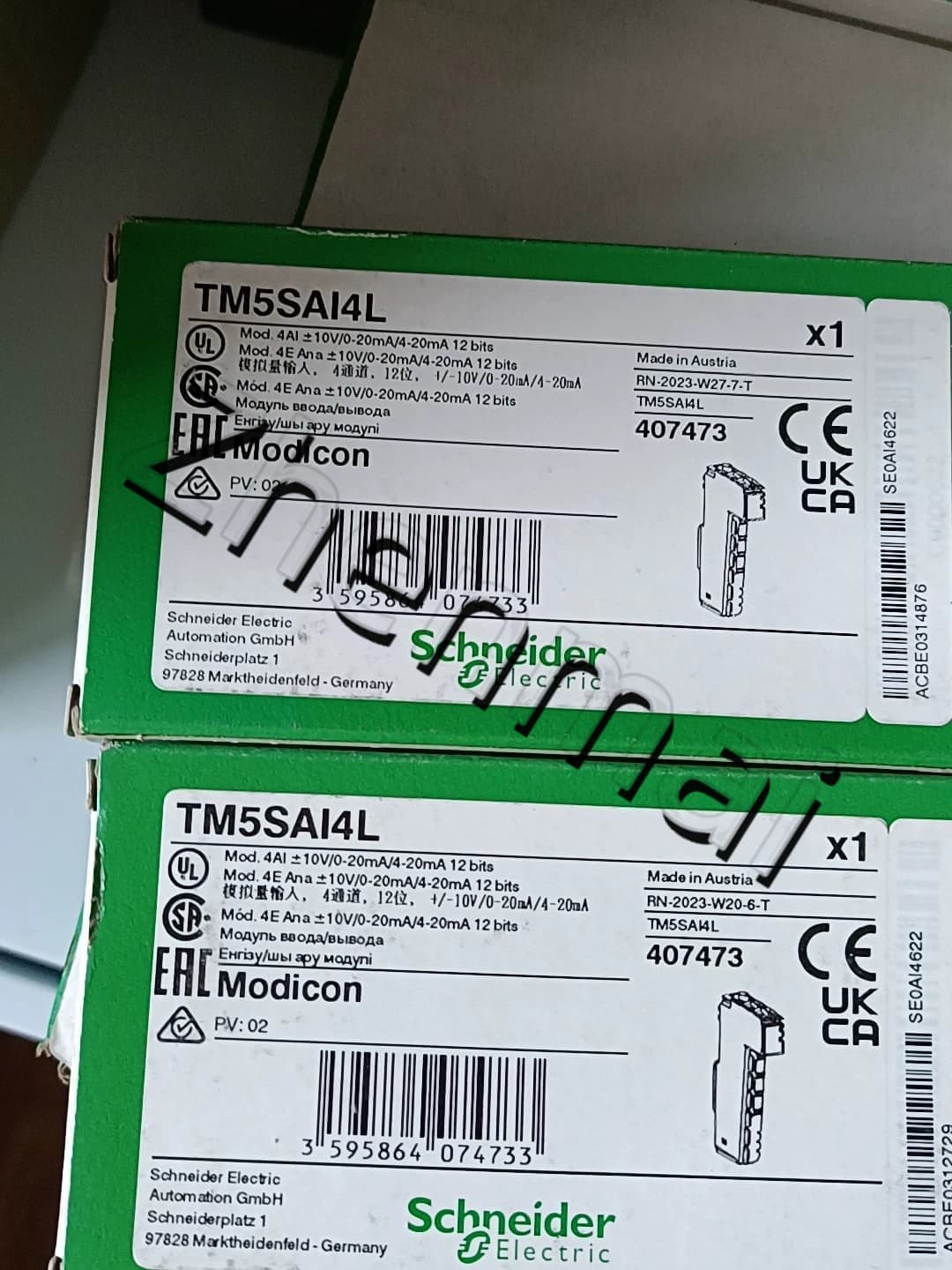100% zbrusu nový, originální a originální Schneider TM5SAI4L Frekvenční měniče, jističe, stykače, ochranná zařízení