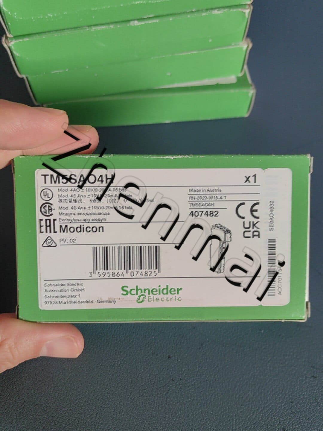 100% zbrusu nový, originální a originální Schneider TM5SAO4H Frekvenční měniče, jističe, stykače, ochranná zařízení