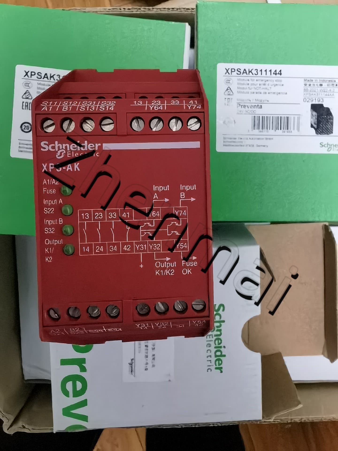 100% zbrusu nový, originální a originální Schneider XPSAK311144 Frekvenční měniče, jističe, stykače, ochranná zařízení