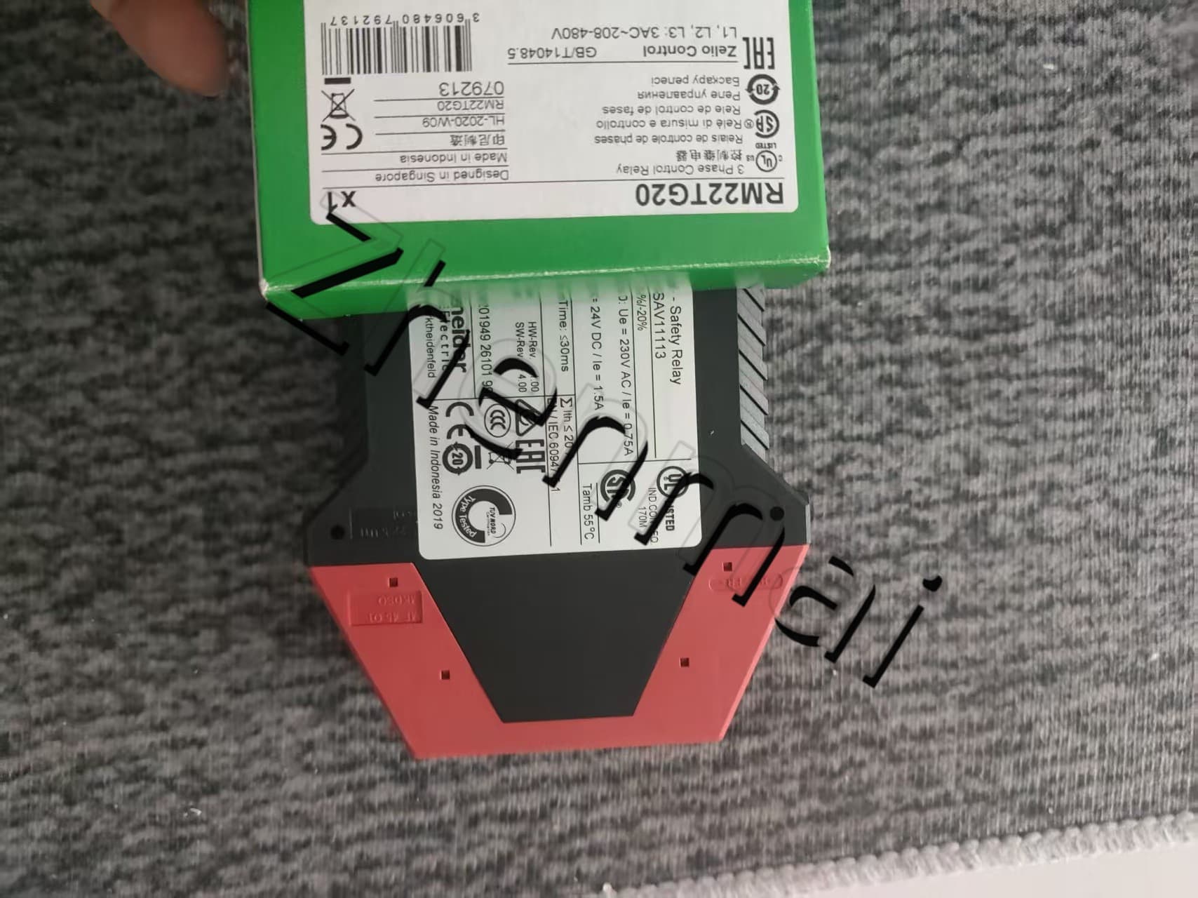 100% zbrusu nový, originální a originální Schneider XPSAV11113 Frekvenční měniče, jističe, stykače, ochranná zařízení