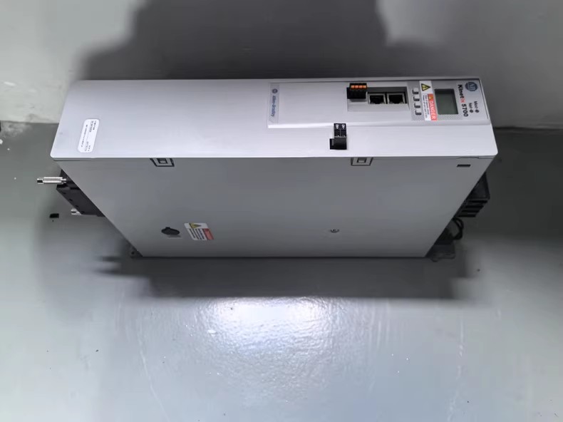 2198-P208 Kinetix 5700 servo, zcela nové a originální Rychlé dodání