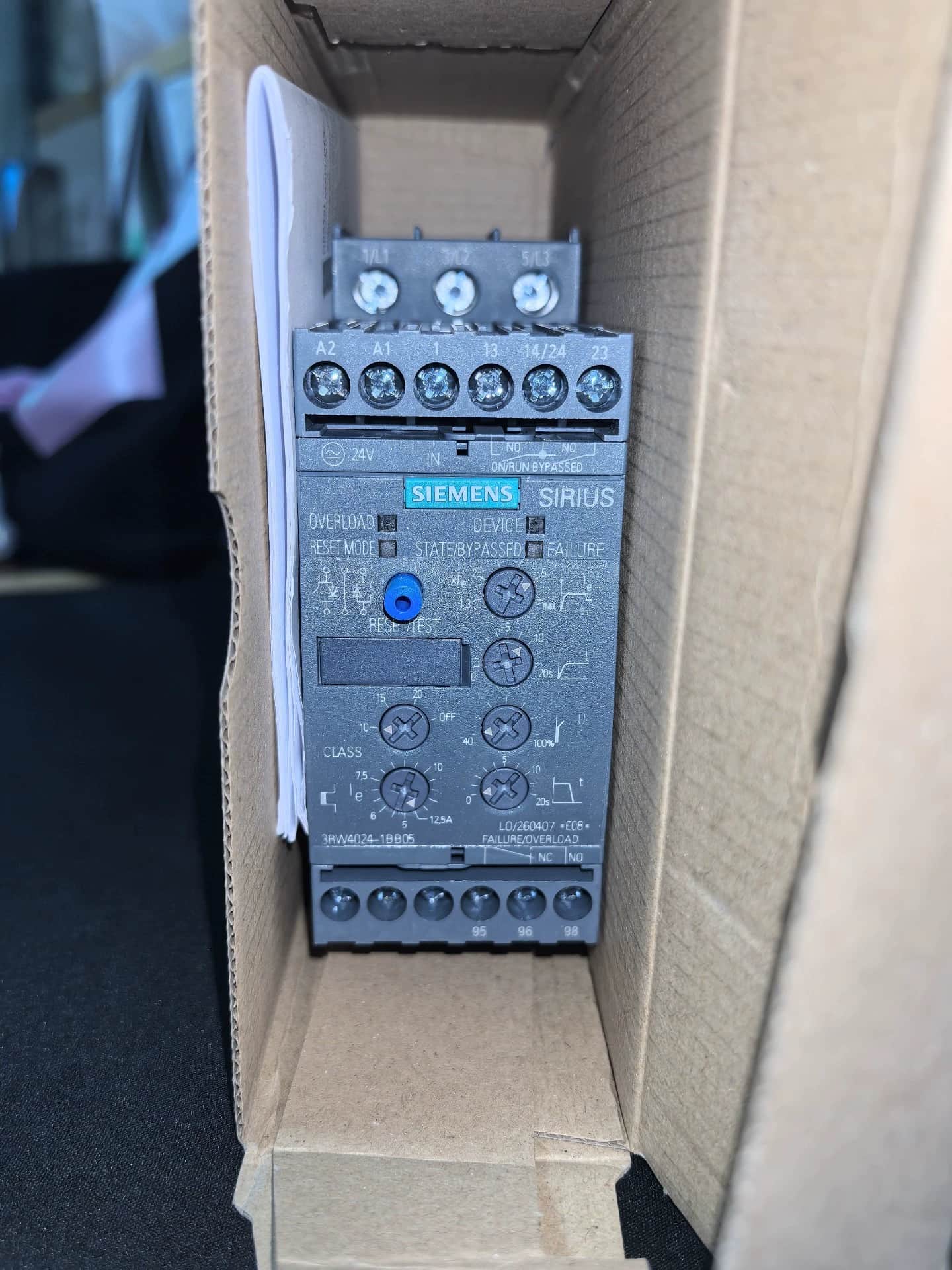 Zcela nový, originální, z výroby přímý softstartér Siemens 3RW4024-1BB05 SOFTSTARTER SIRIUS