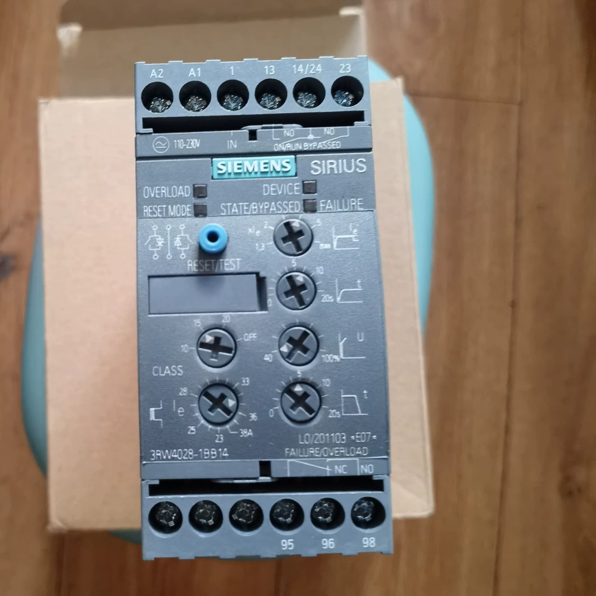 Zcela nový, originální, z výroby přímý softstartér Siemens 3RW4028-1BB14 SOFTSTARTER SIRIUS