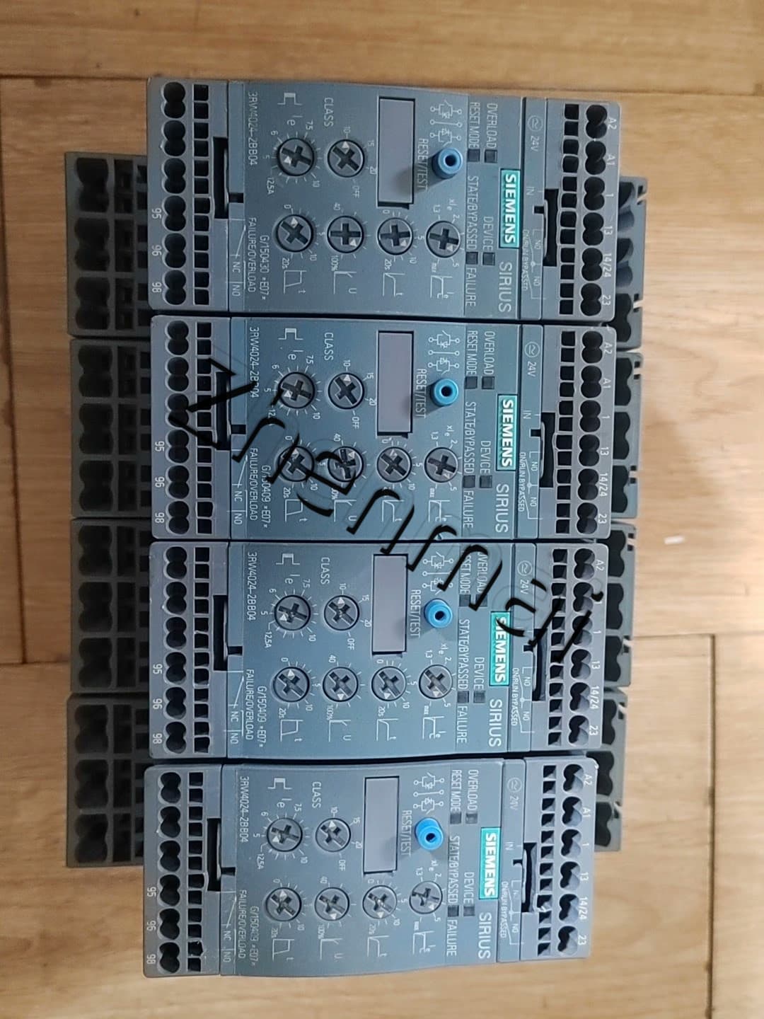 Zcela nový, originální, z výroby přímý softstartér Siemens 3RW4028-1BB15 SOFTSTARTER SIRIUS