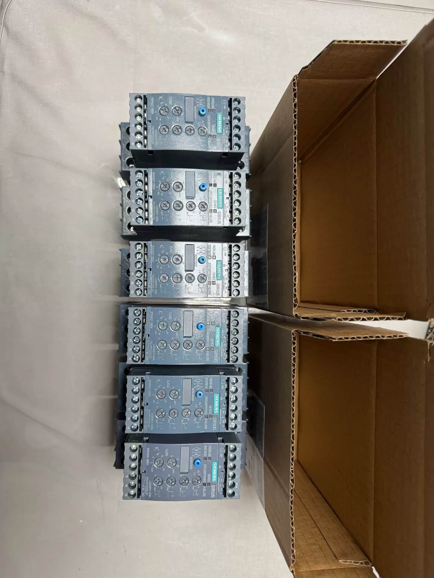Zcela nový, originální, z výroby přímý softstartér Siemens 3RW4038-2BB14 SOFTSTARTER SIRIUS