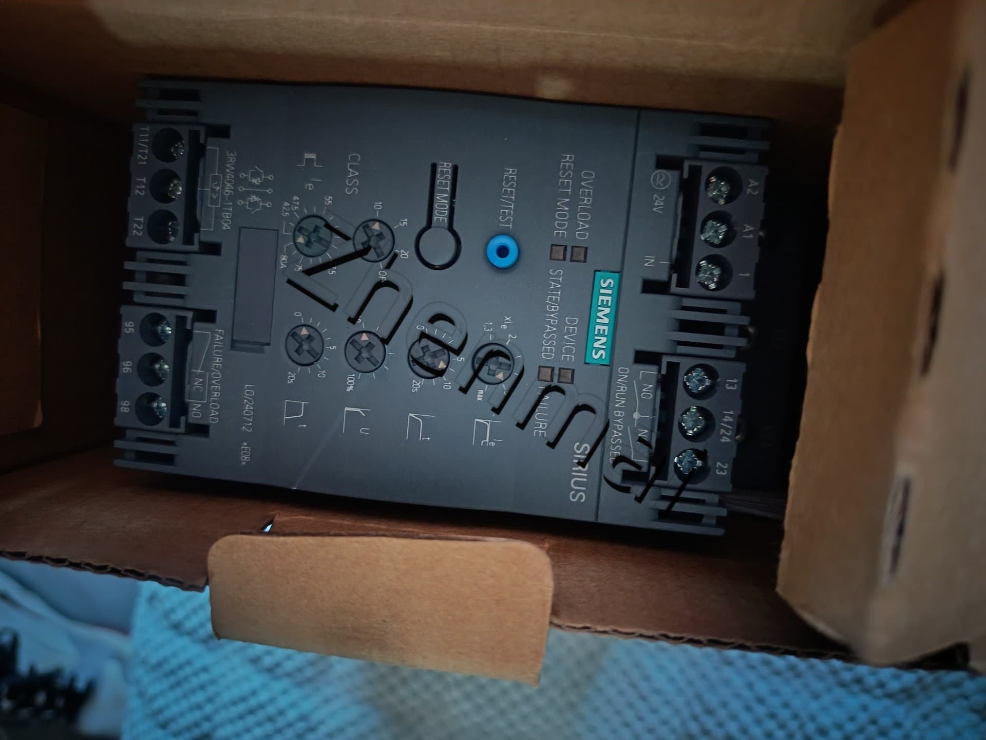 Zcela nový, originální, z výroby přímý softstartér Siemens 3RW4046-1TB04 SOFTSTARTER SIRIUS