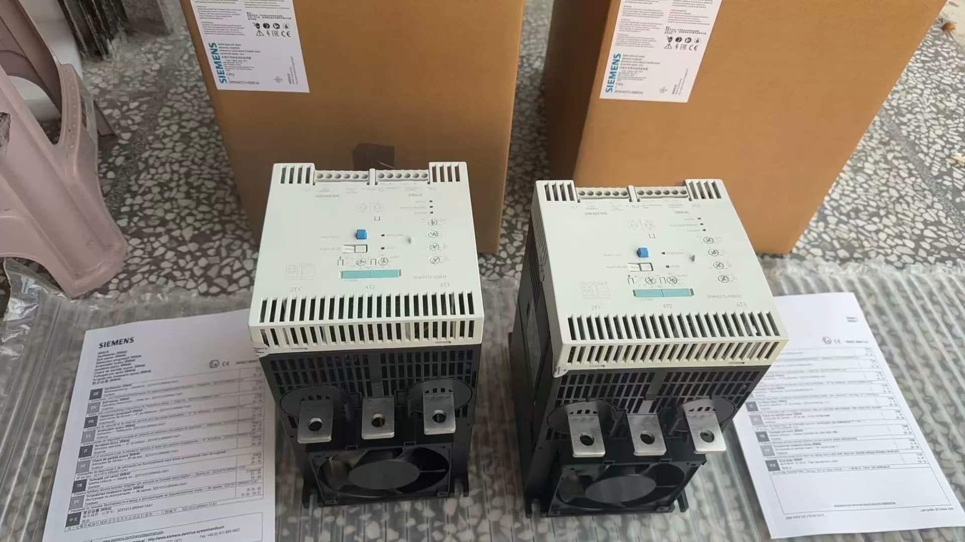 Zcela nový, originální, z výroby přímý softstartér Siemens 3RW4447-6BC35 SOFTSTARTER SIRIUS