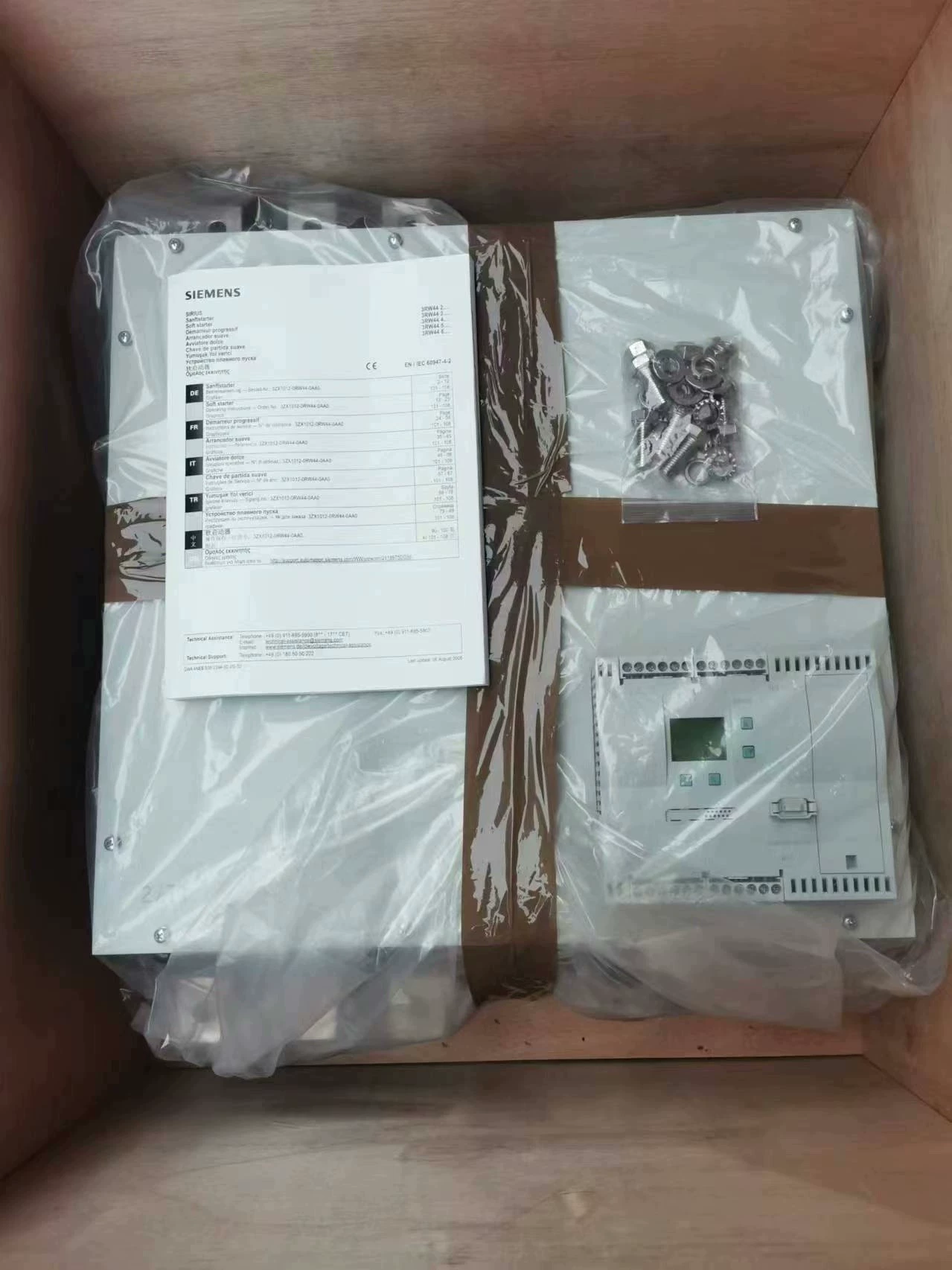 Zcela nový, originální, z výroby přímý softstartér Siemens 3RW4466-6BC36 SOFTSTARTER SIRIUS