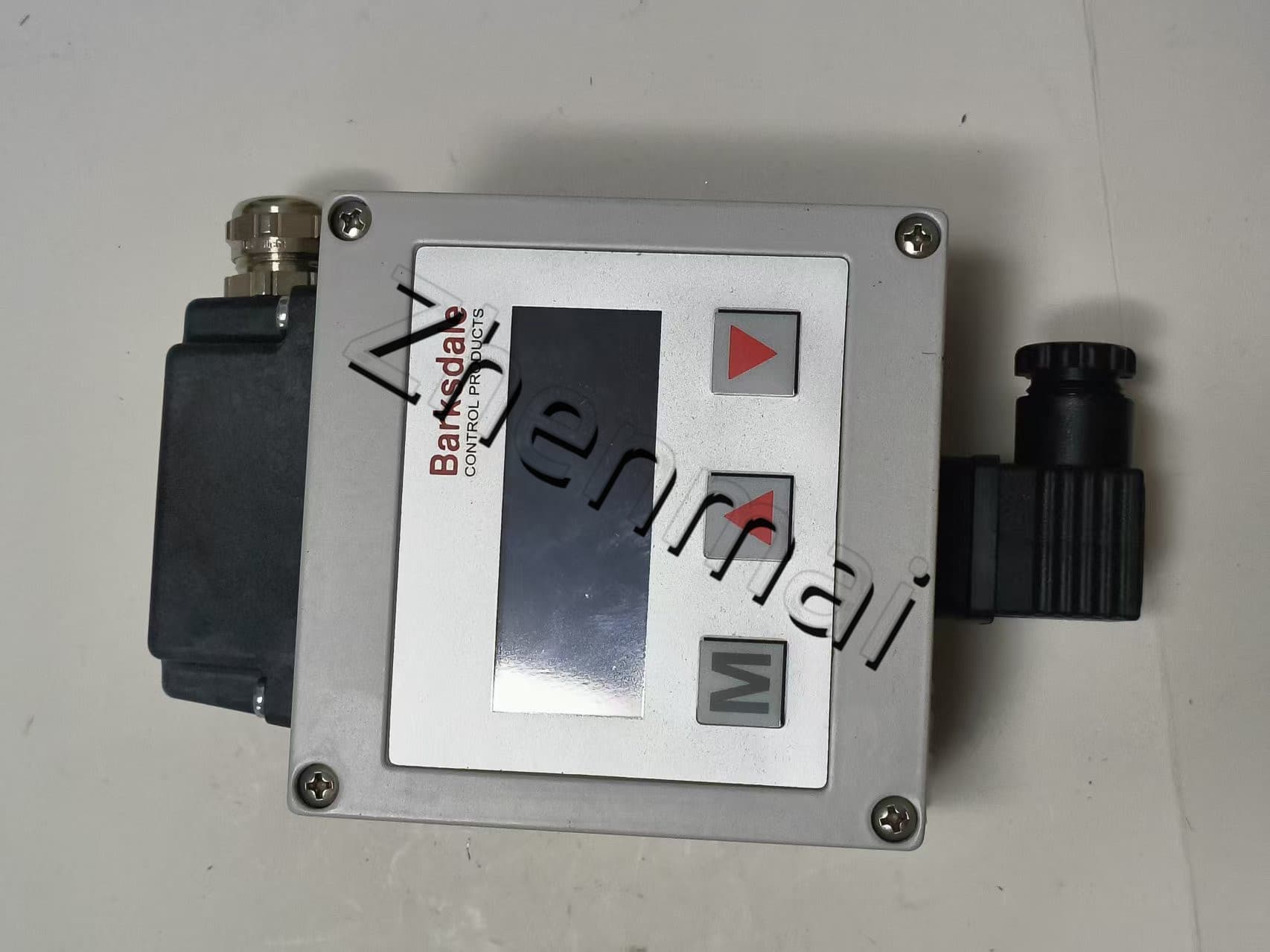Zcela nový originální Barksdale 0003-024(UAS3V3)+0631-070(UTA2,100mm，0-100℃) Tlakový senzor Hladinový spínač Průtokový spínač Tlakový spínač Rychlé dodání