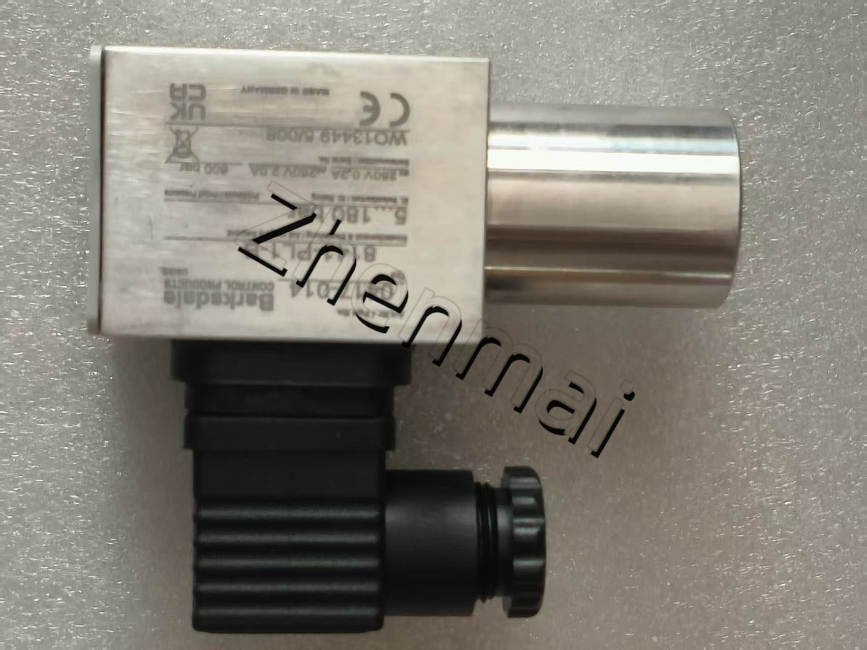 Zcela nový originál Barksdale 8141-PL1-B 0417-014 Tlakový senzor Hladinový spínač Průtokový spínač Tlakový spínač Rychlé dodání