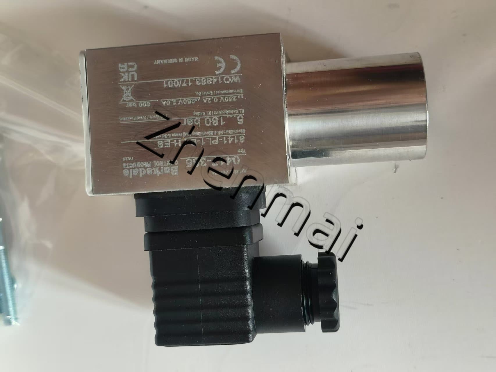 Zcela nový originál Barksdale 8141-PL1-B-LH-ES 0417-385 Tlakový senzor Hladinový spínač Průtokový spínač Tlakový spínač Rychlé dodání