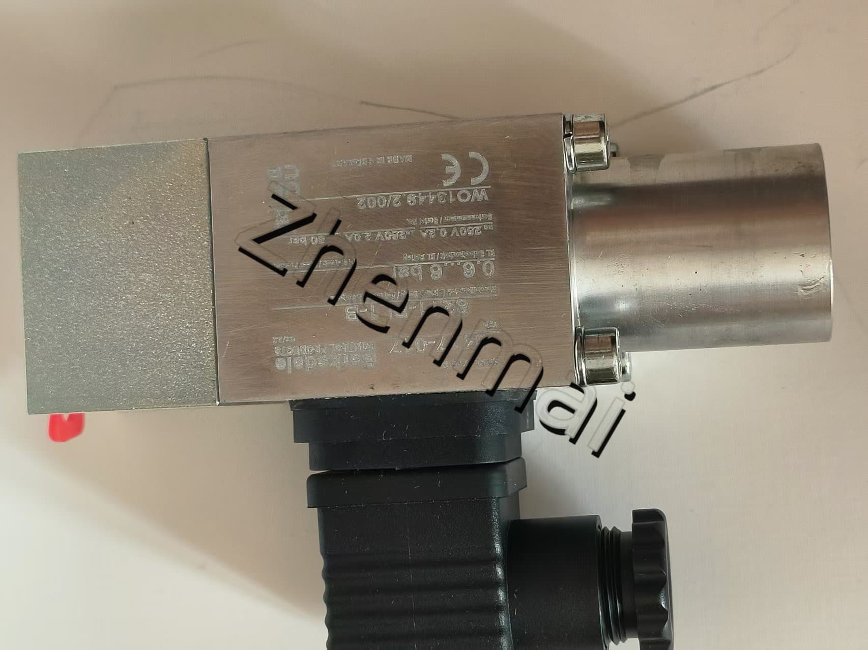 Zcela nový originál Barksdale 8211-PL1-B 0417-017 Tlakový senzor Hladinový spínač Průtokový spínač Tlakový spínač Rychlé dodání