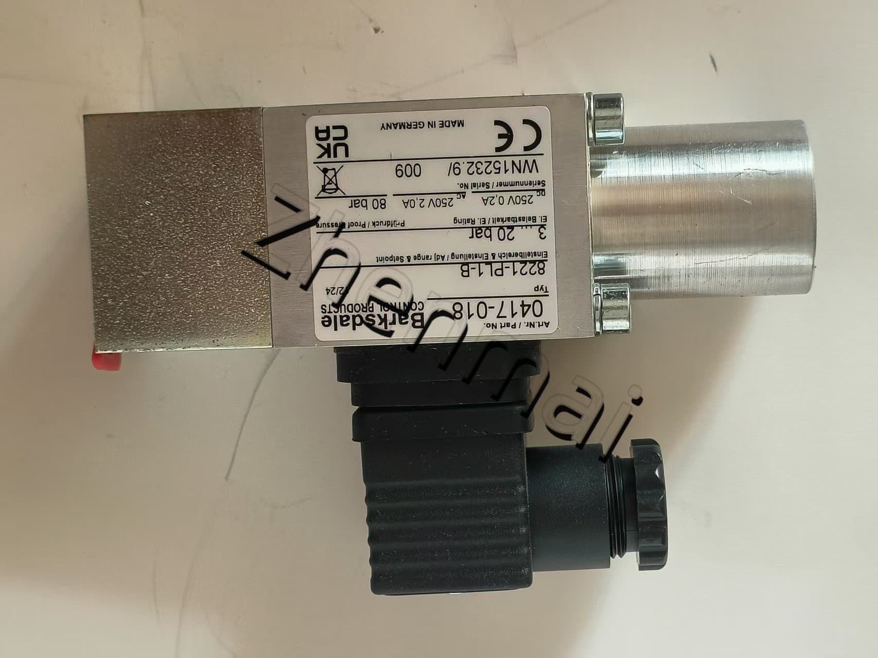 Zcela nový originál Barksdale 8221-PL1-B 0417-018 Tlakový senzor Hladinový spínač Průtokový spínač Tlakový spínač Rychlé dodání