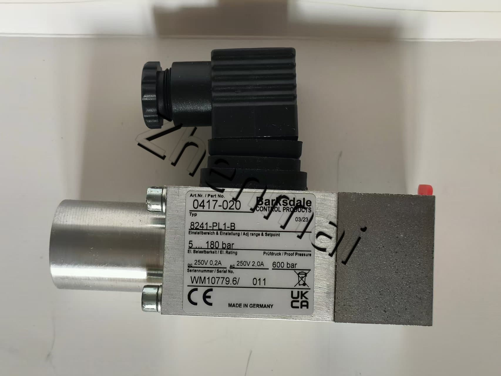 Zcela nový originál Barksdale 8241-PL1-B 0417-020 Tlakový senzor Hladinový spínač Průtokový spínač Tlakový spínač Rychlé dodání