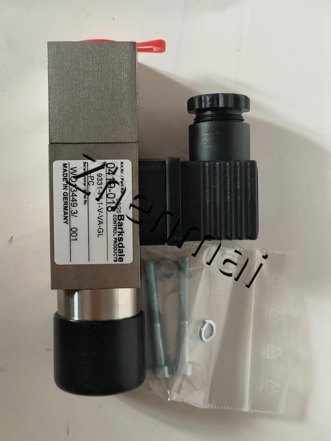 Zcela nový originální Barksdale 99331-PL1-V-VA-GL-PC 0419-018 Tlakový senzor Hladinový spínač Průtokový spínač Tlakový spínač Rychlé dodání
