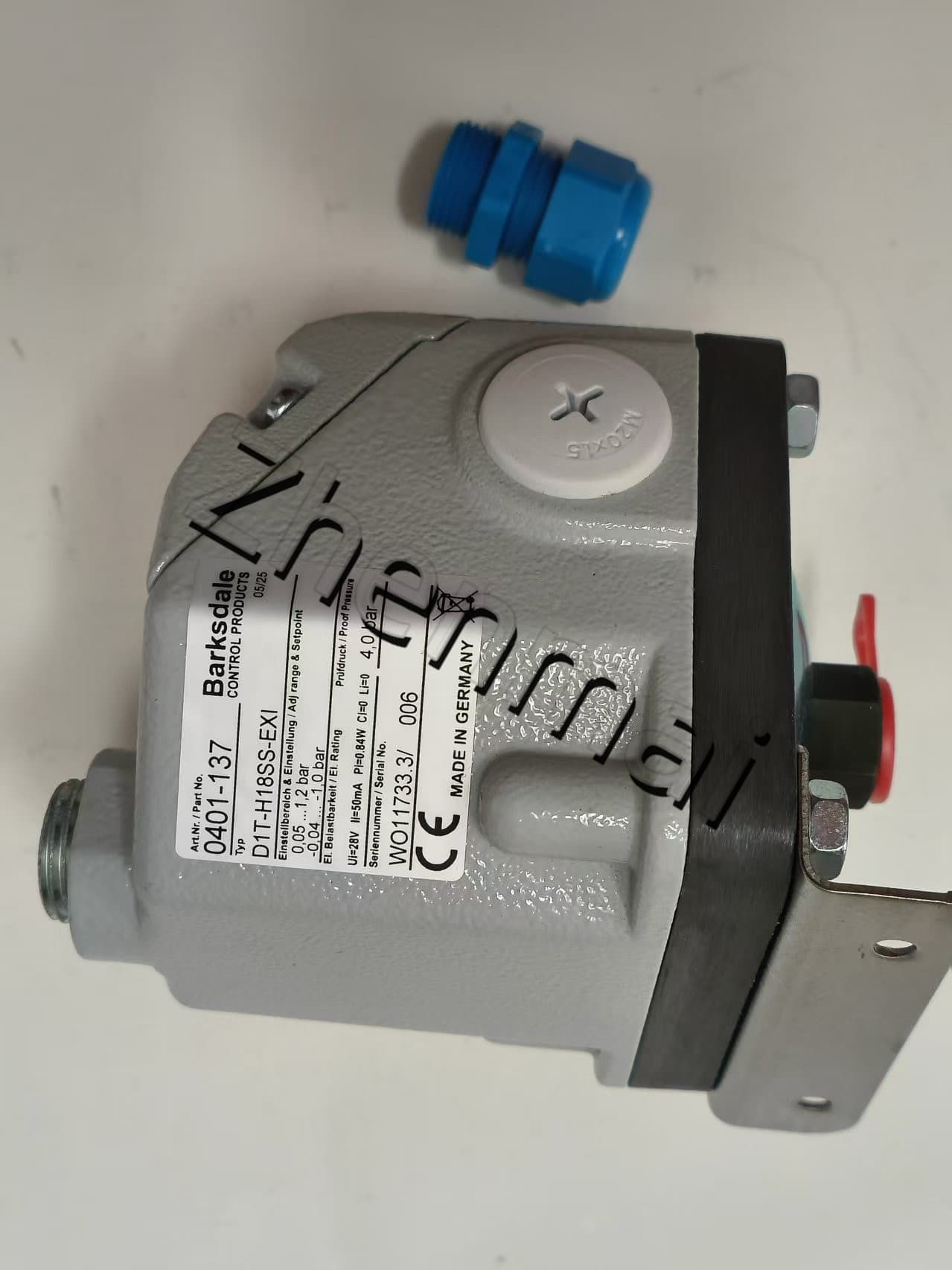 Zcela nový originál Barksdale D1T-H18SS-EXI 0401-137 Tlakový senzor Hladinový spínač Průtokový spínač Tlakový spínač Rychlé dodání