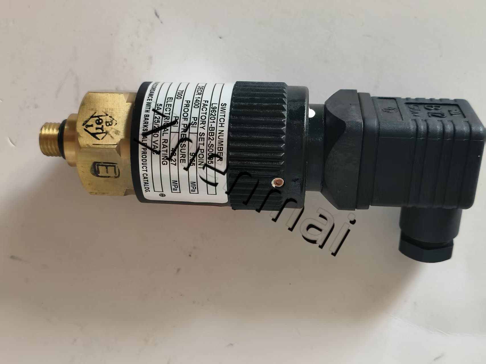 Zcela nový originál Barksdale L96201-BB2-S0005 Tlakový senzor Hladinový spínač Průtokový spínač Tlakový spínač Rychlé dodání