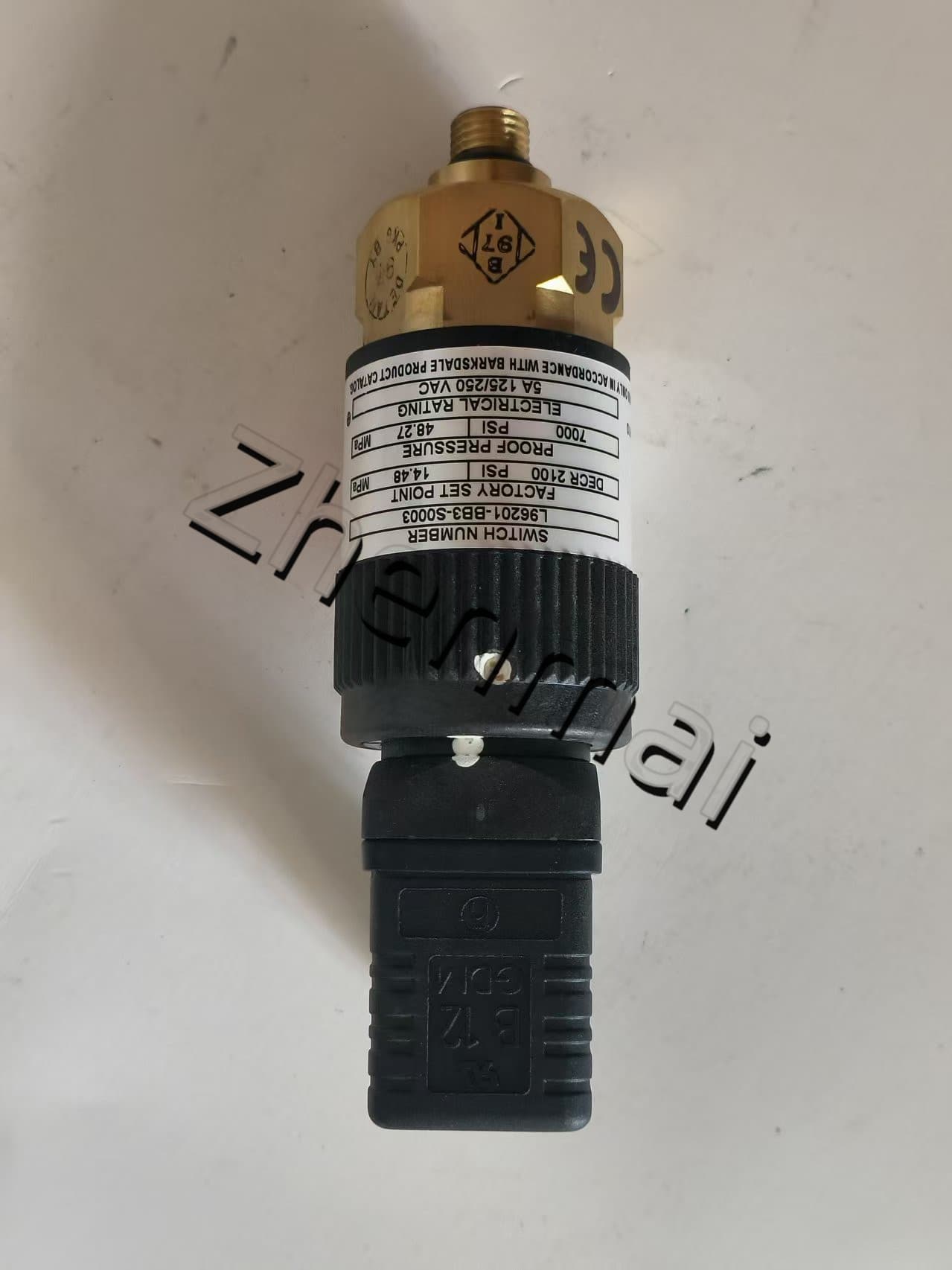 Zcela nový originál Barksdale L96201-BB3-S0003 Tlakový senzor Hladinový spínač Průtokový spínač Tlakový spínač Rychlé dodání