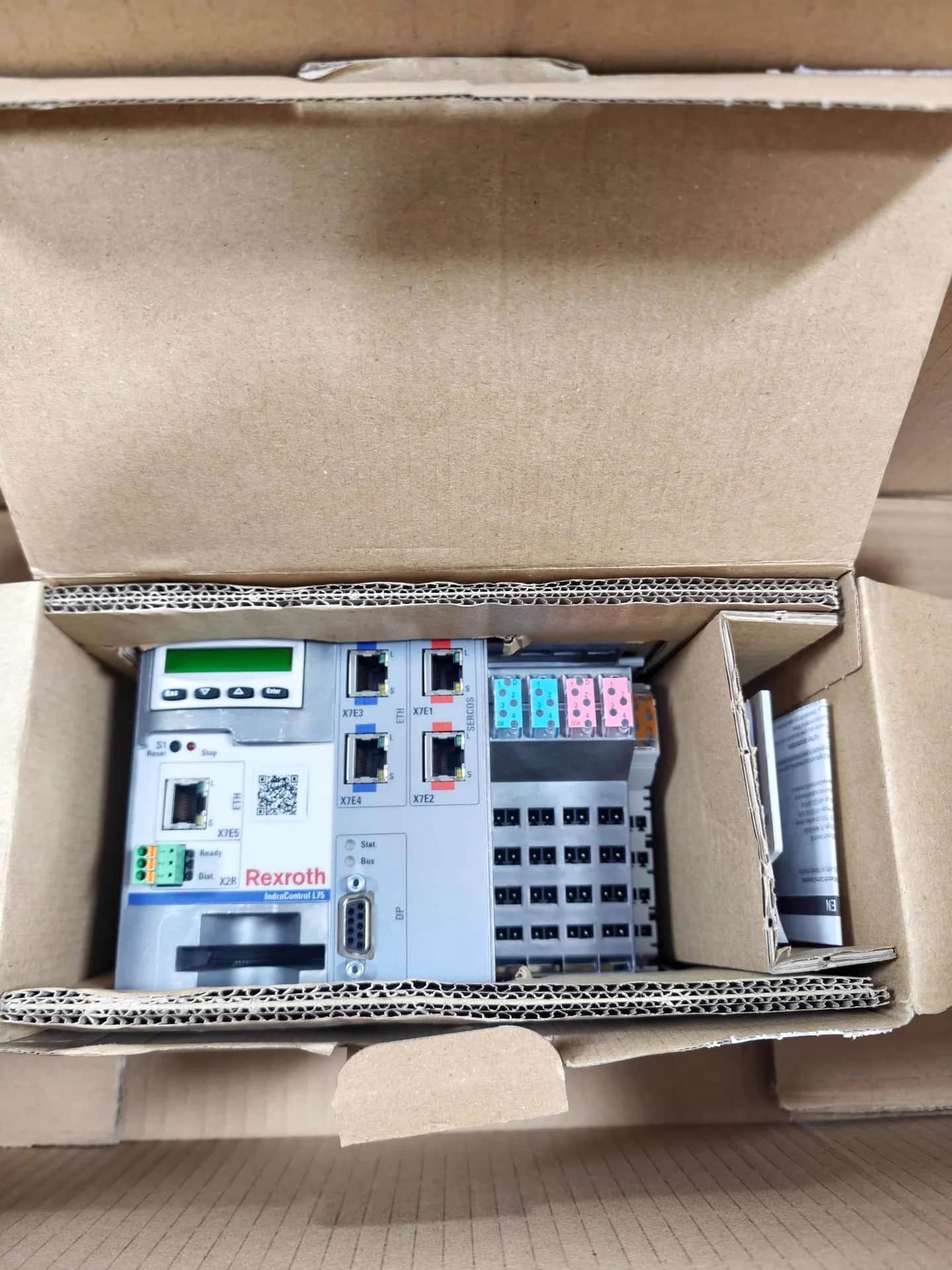 Zcela nový originální servopohon Bosch Rexroth CML75.1-3P-900-NA-NNNN-NW Rychlá dodávka